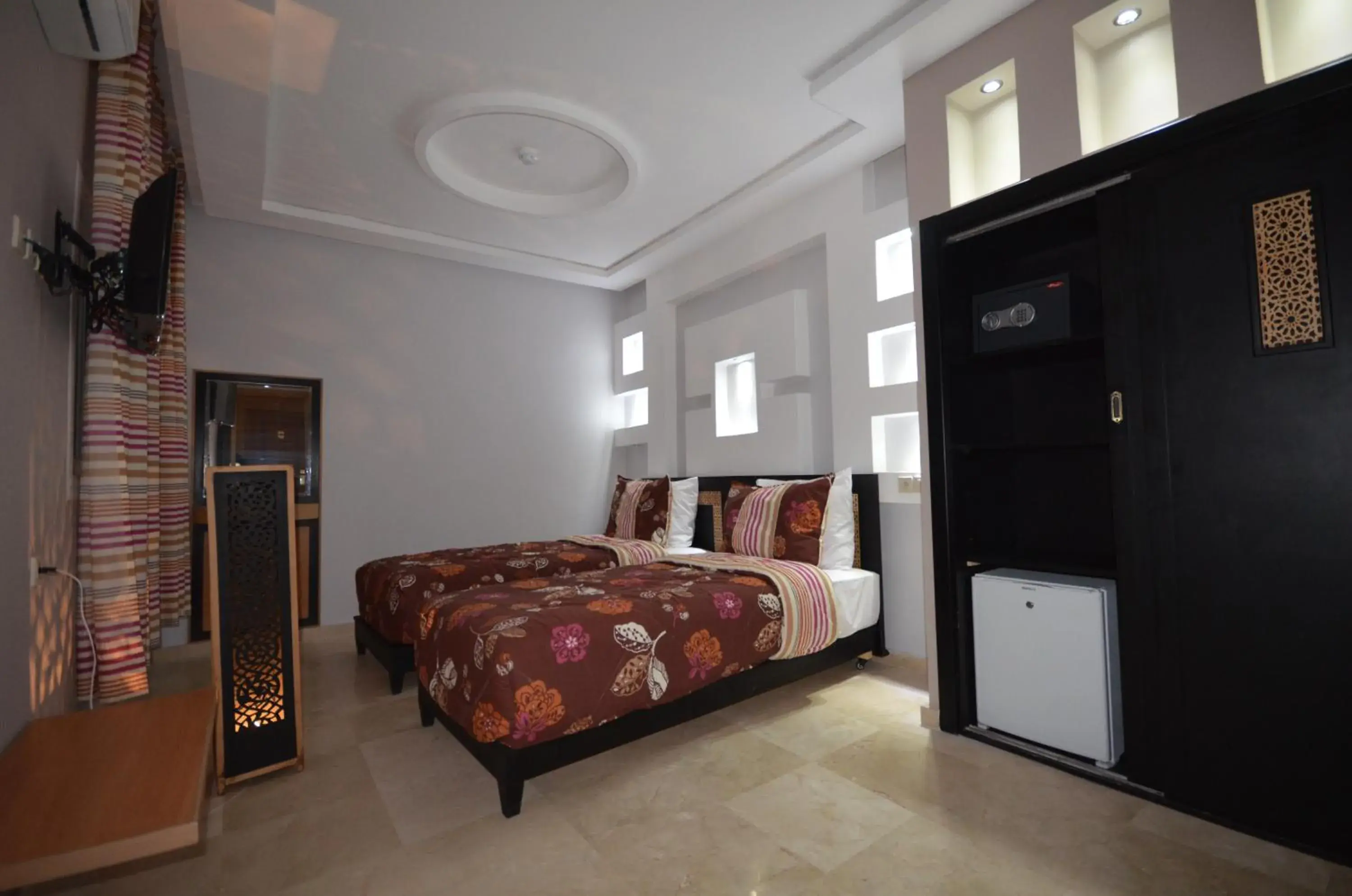 Deluxe Double Room (2 Adults + 1 Child) in Hôtel-Café-Restaurant Pyramides, Deluxe Double Room (2 Adults + 1 Child) in Hôtel-Café-Restaurant Pyramides,