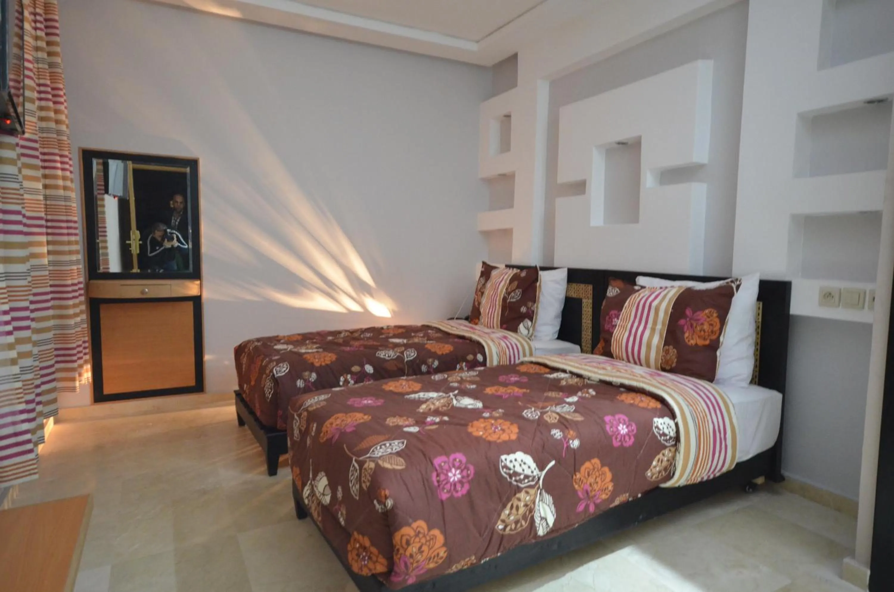 Bed in Hôtel-Café-Restaurant Pyramides,