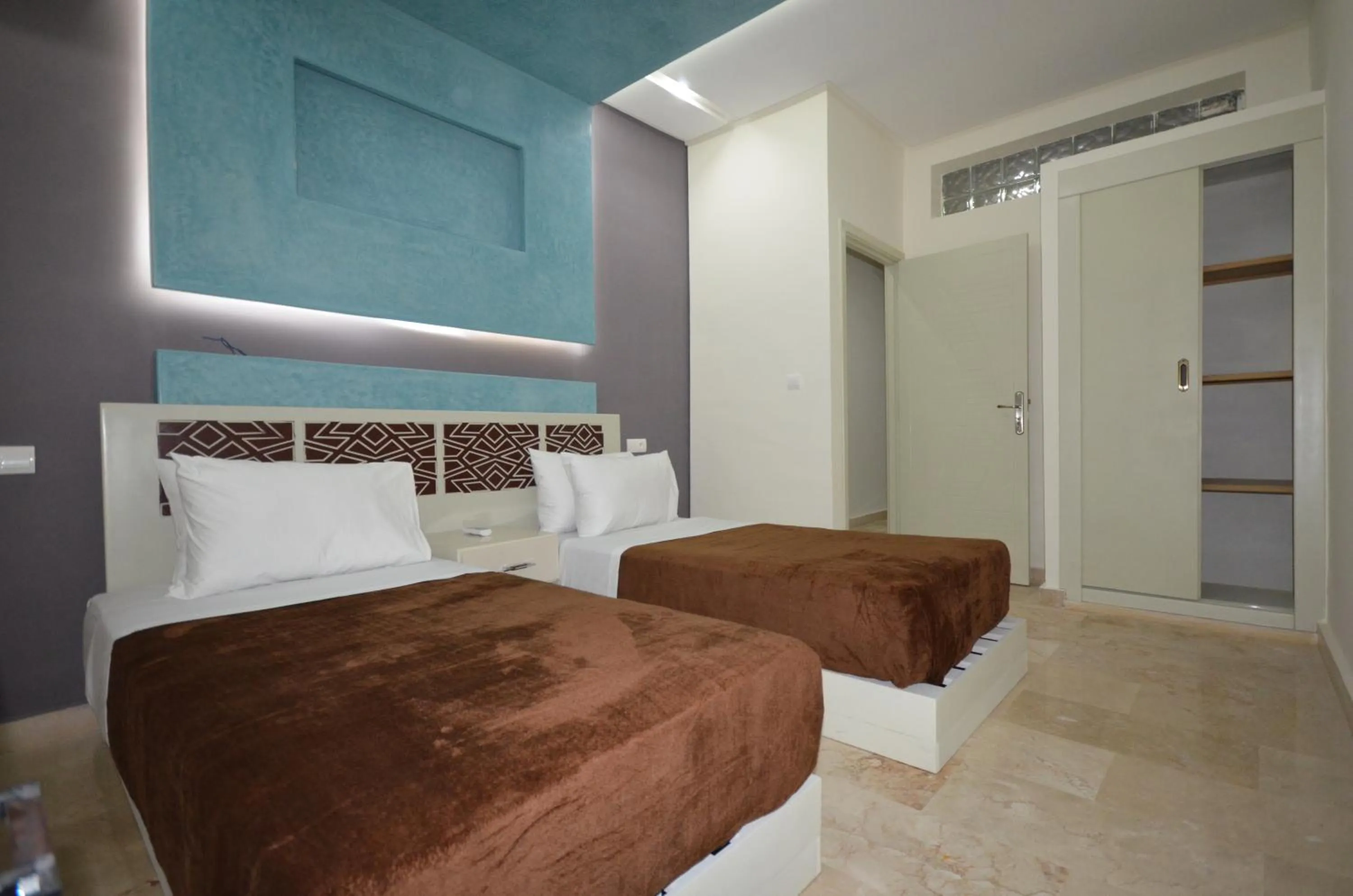 Bed in Hôtel-Café-Restaurant Pyramides,