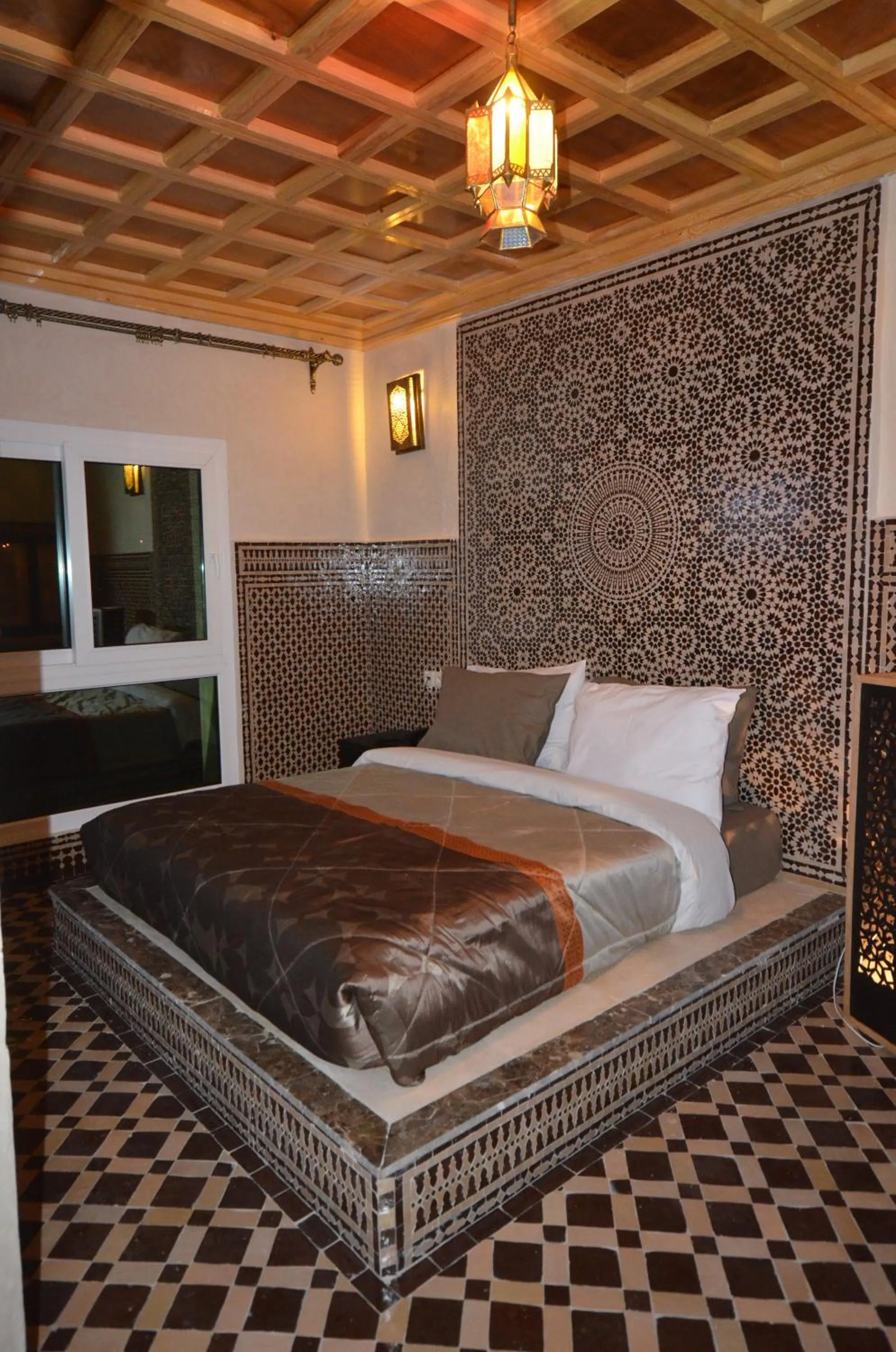 Bed in Hôtel-Café-Restaurant Pyramides,