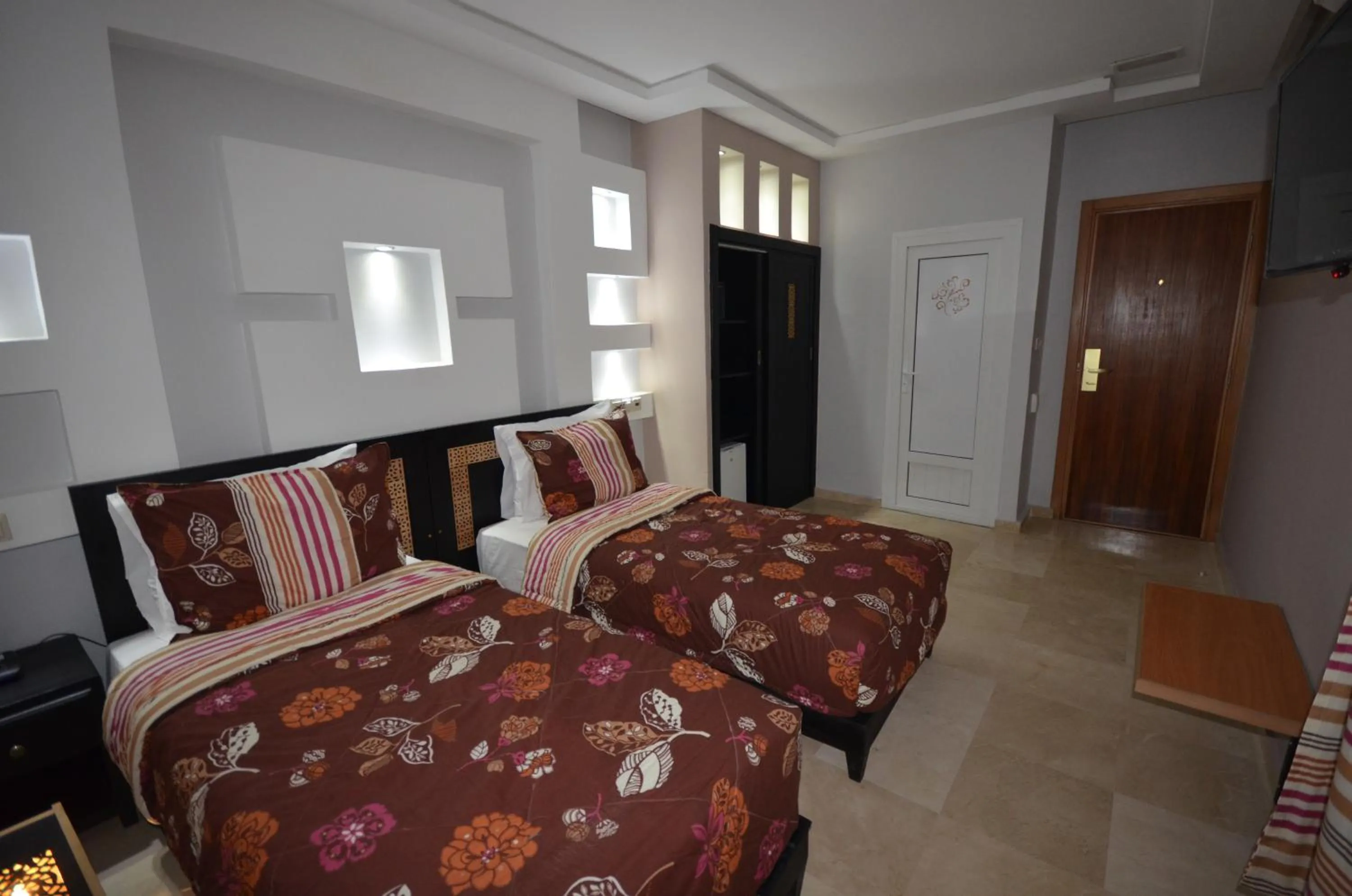 Bed in Hôtel-Café-Restaurant Pyramides,