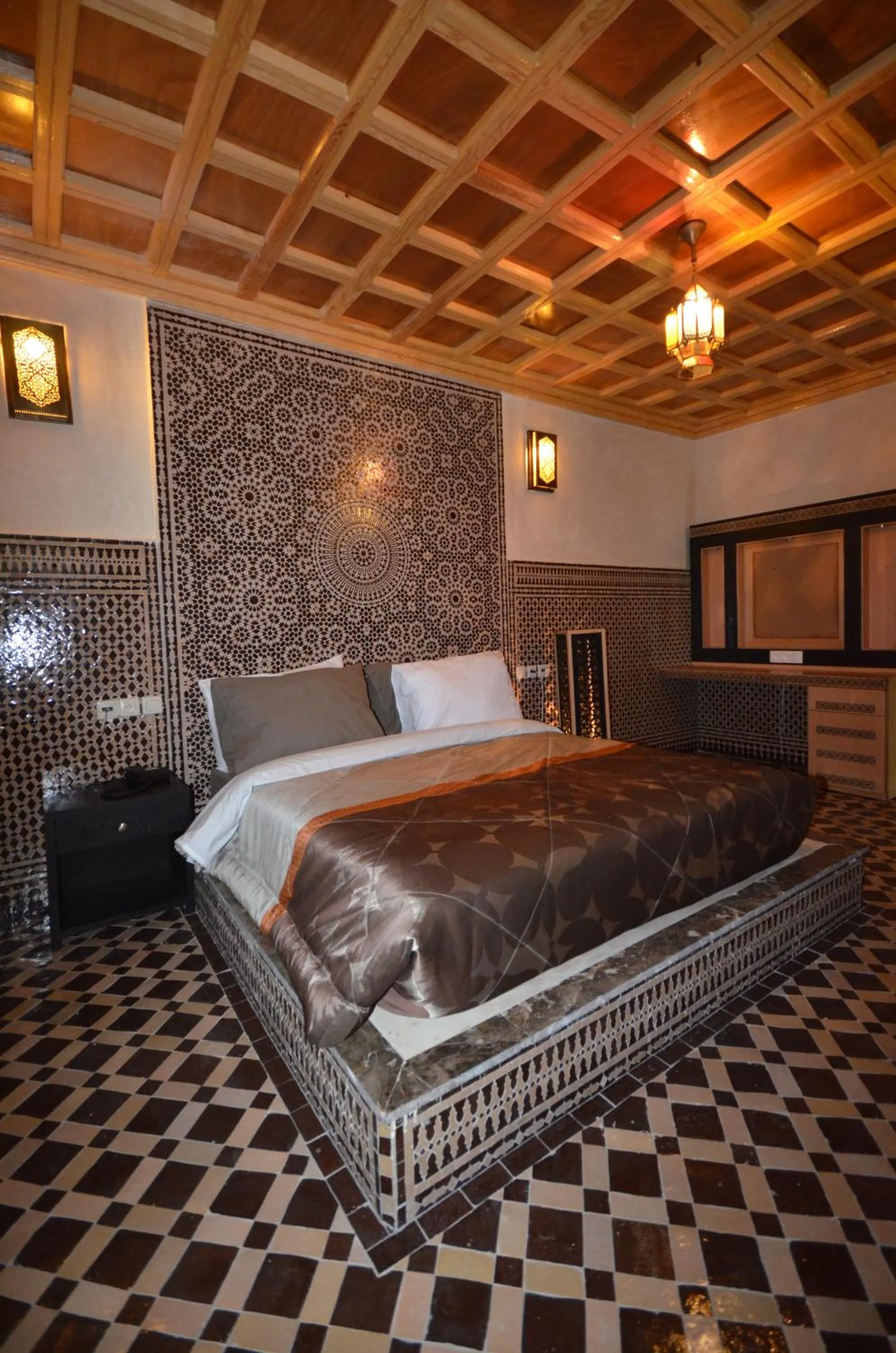 Bed in Hôtel-Café-Restaurant Pyramides,