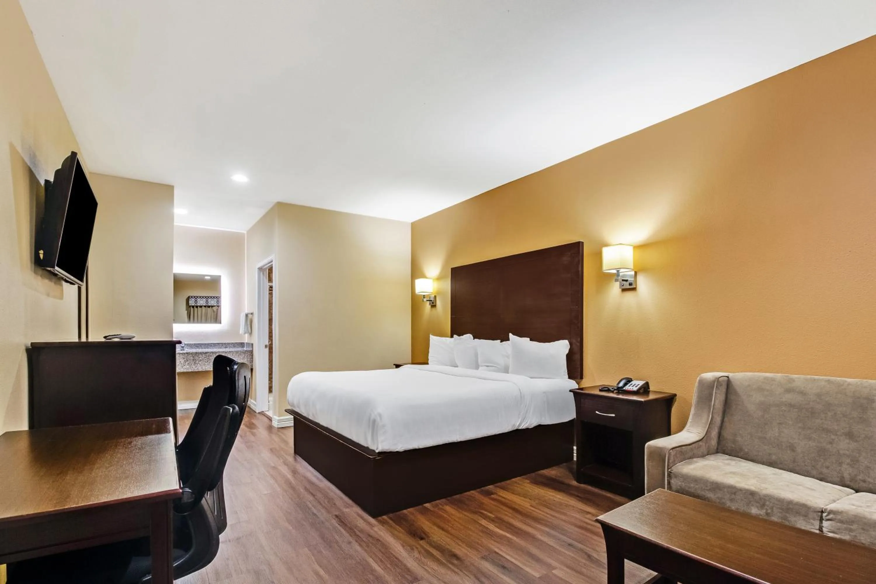 Bed in Americas Best Value Inn - FM 529