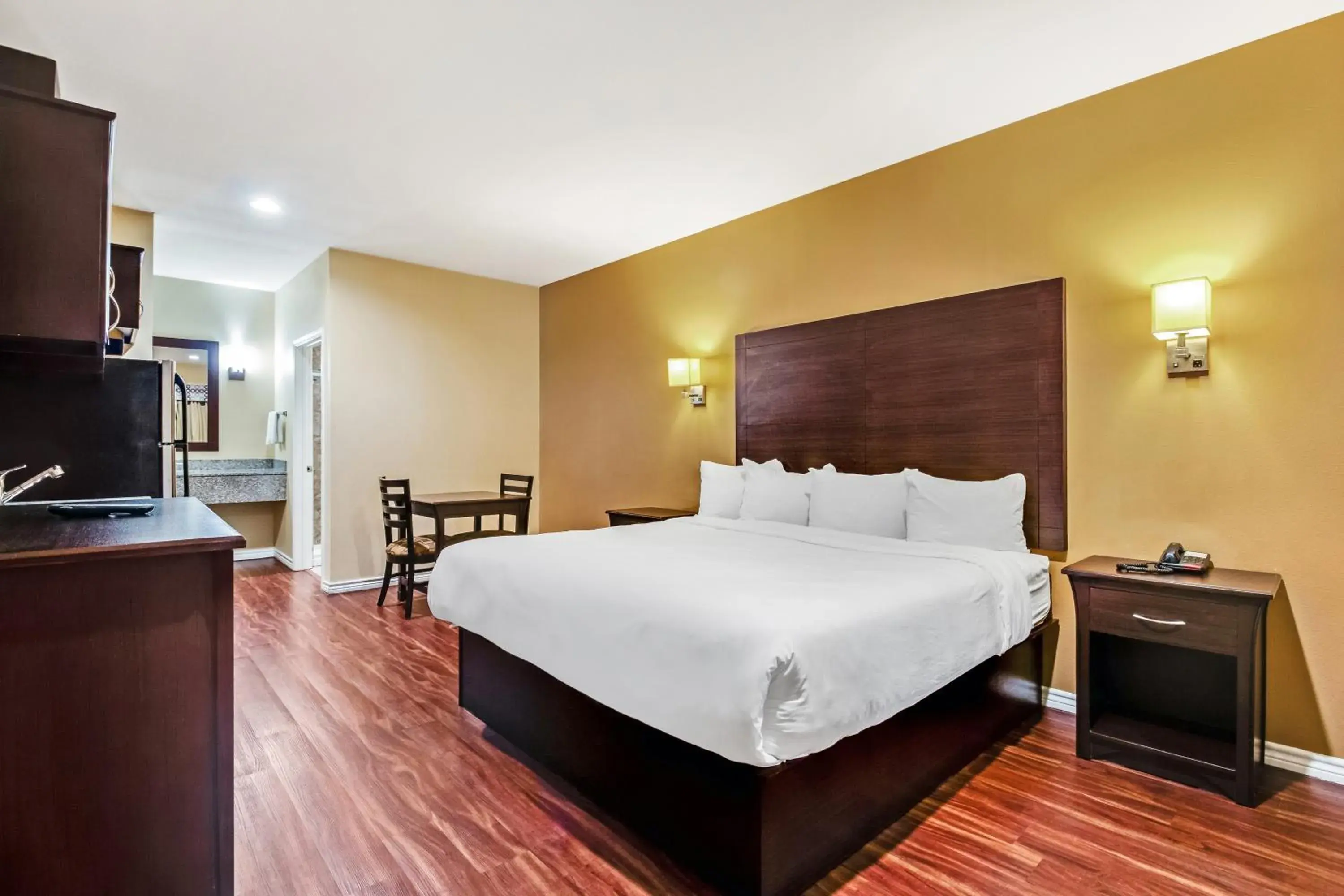 Bed in Americas Best Value Inn - FM 529 Bed in Americas Best Value Inn - FM 529