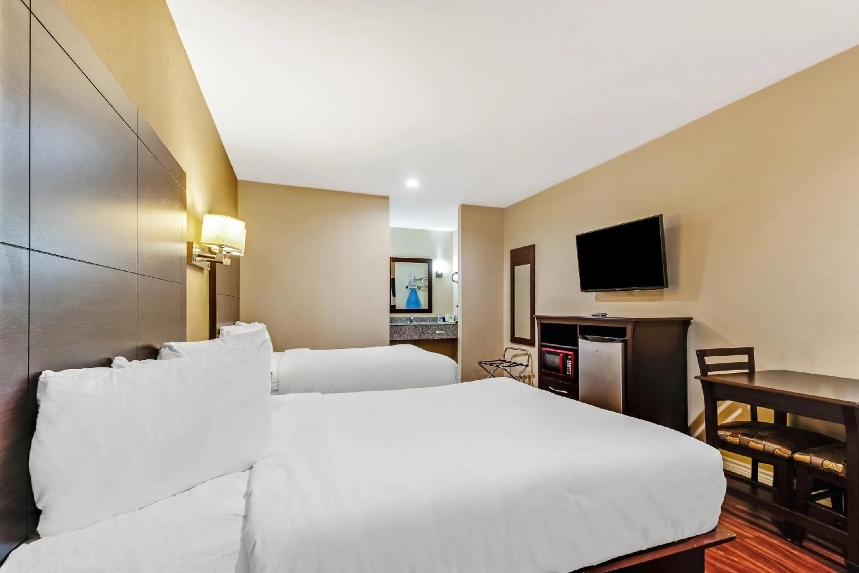 Bed in Americas Best Value Inn - FM 529
