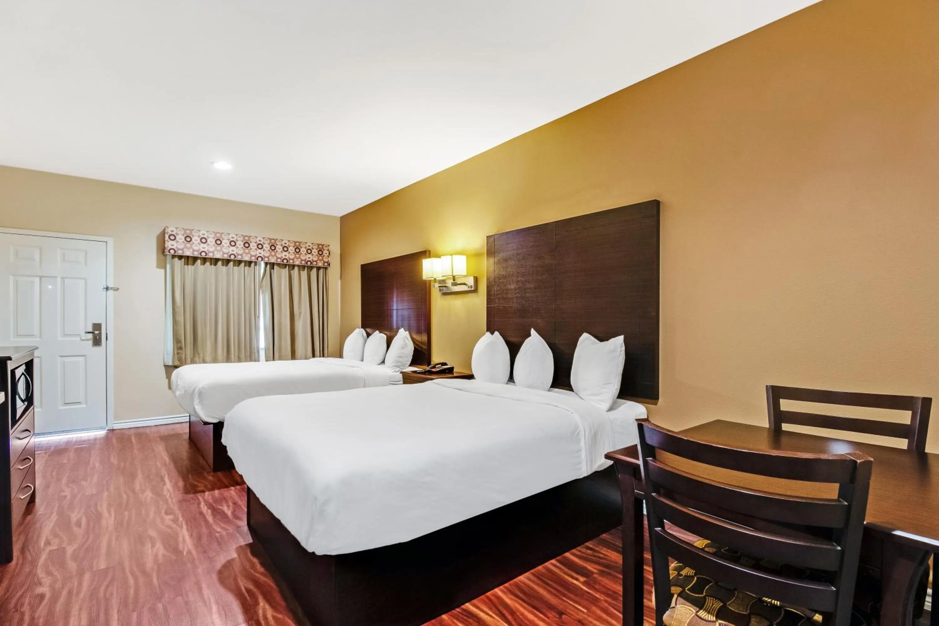 Bed in Americas Best Value Inn - FM 529