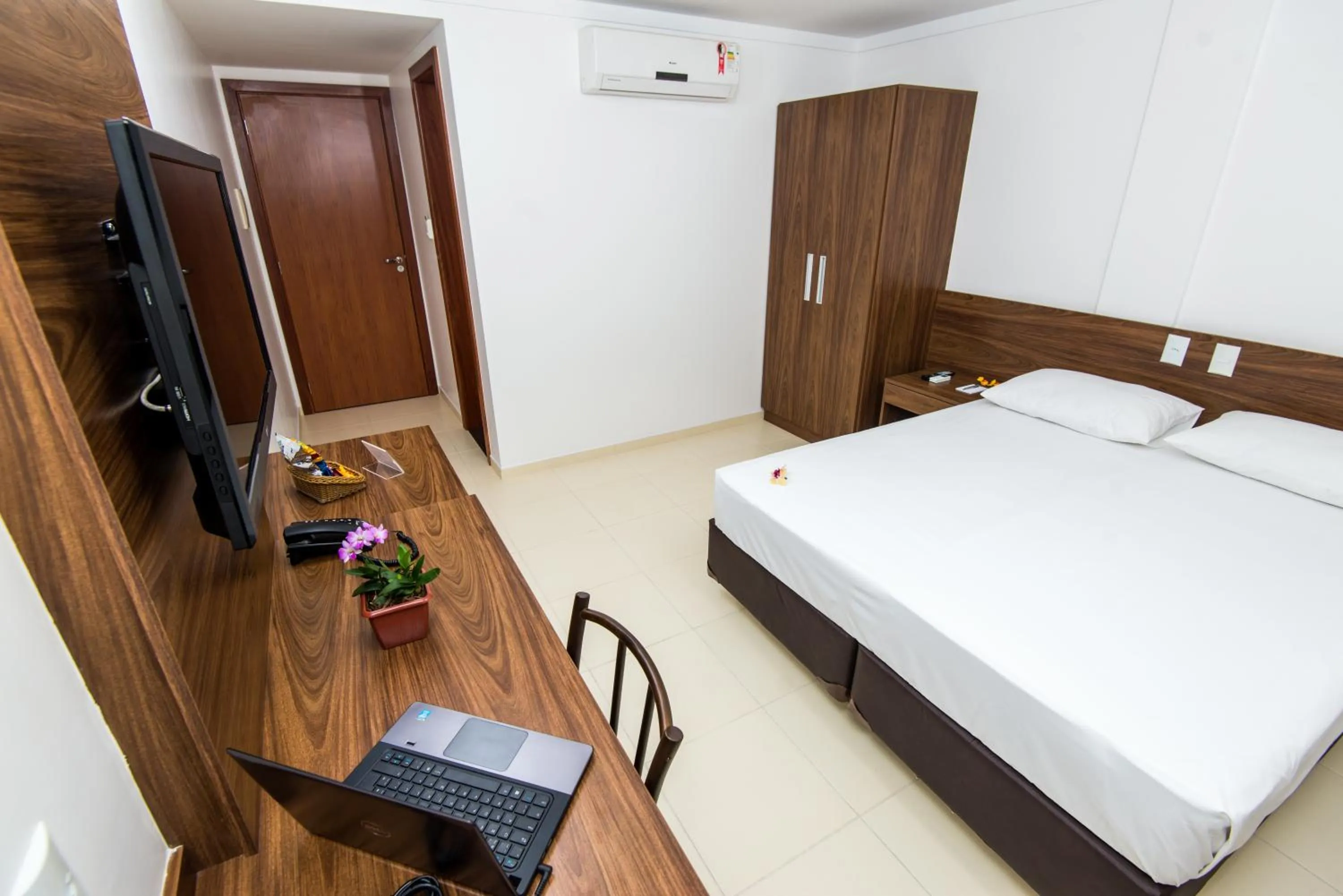 Photo of the whole room, Bed in Hotel Jardins