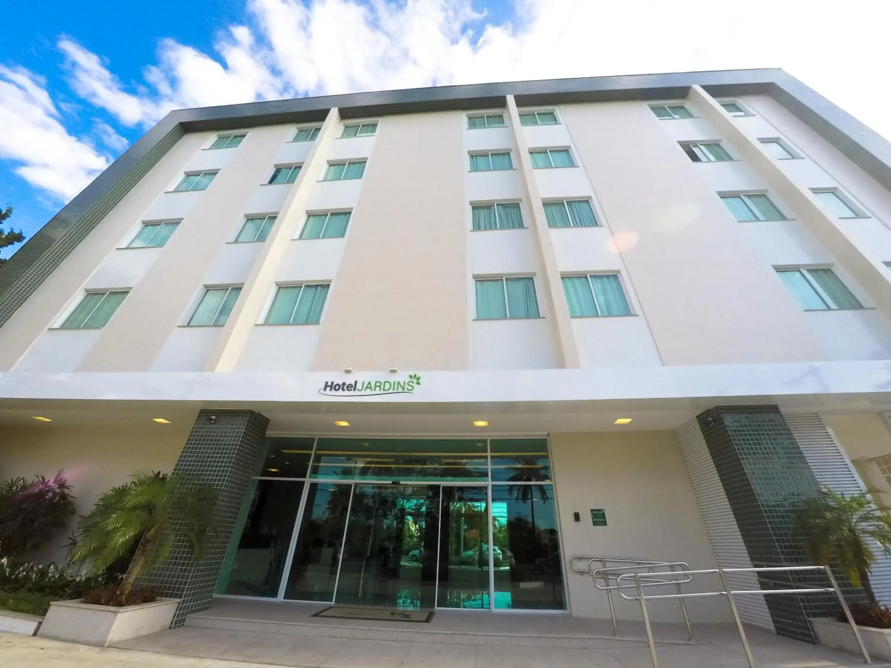 Facade/entrance in Hotel Jardins Facade/entrance in Hotel Jardins
