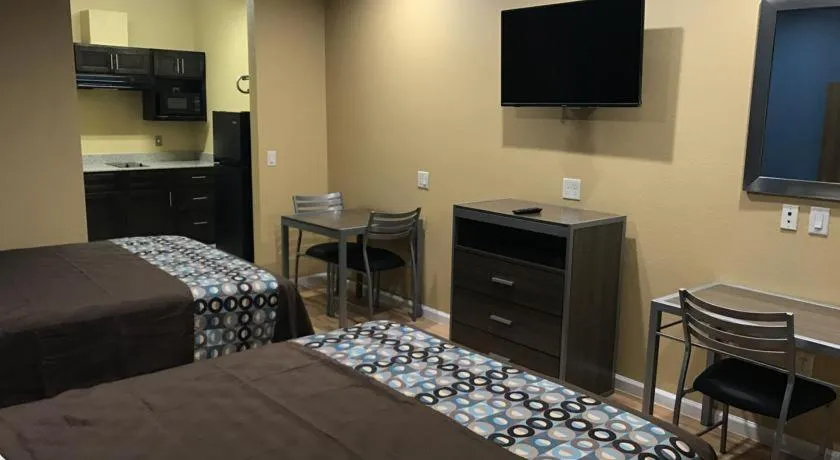 Bed in Deluxe Inn & Suites - Baytown