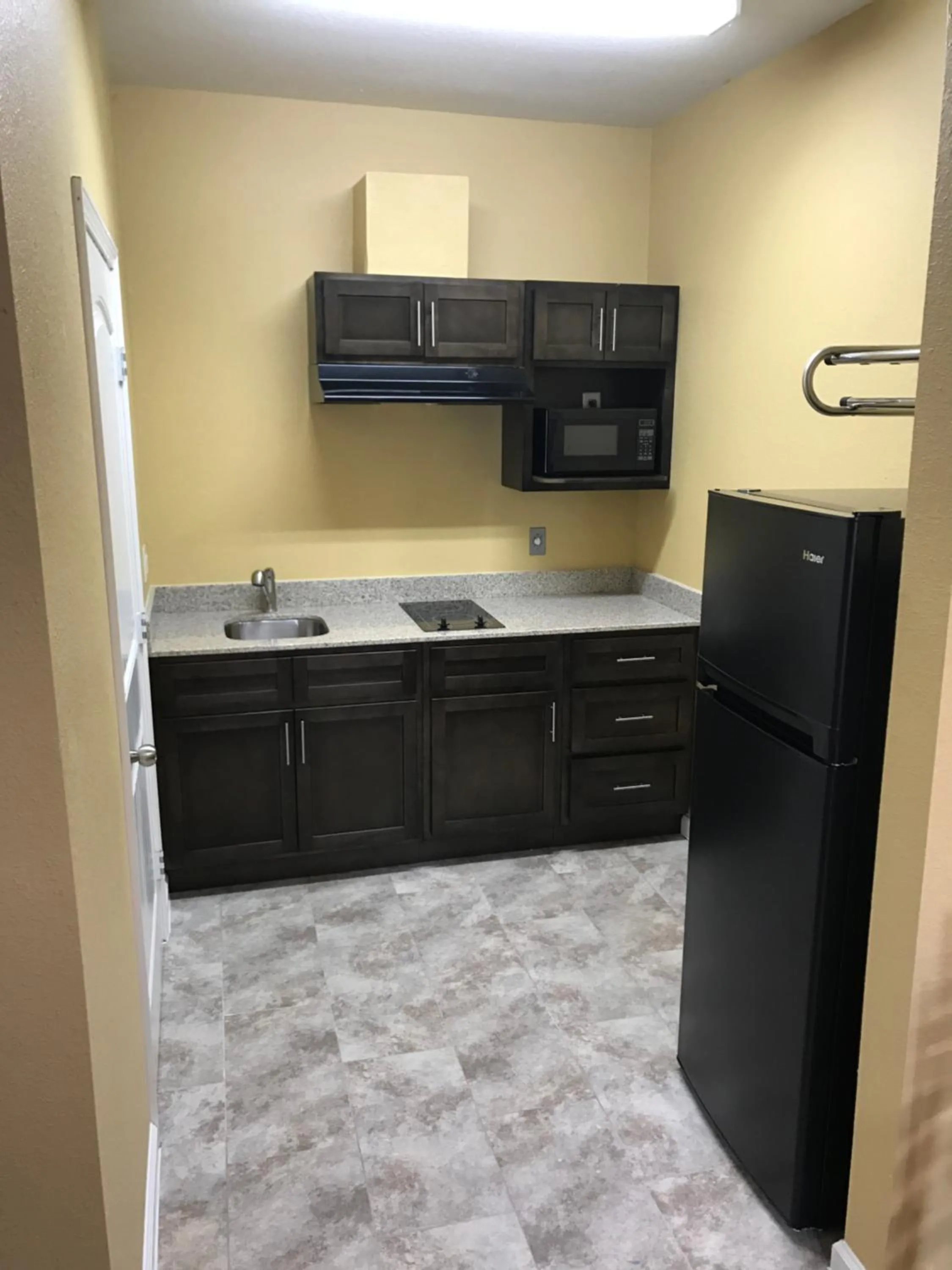 Deluxe Inn & Suites - Baytown