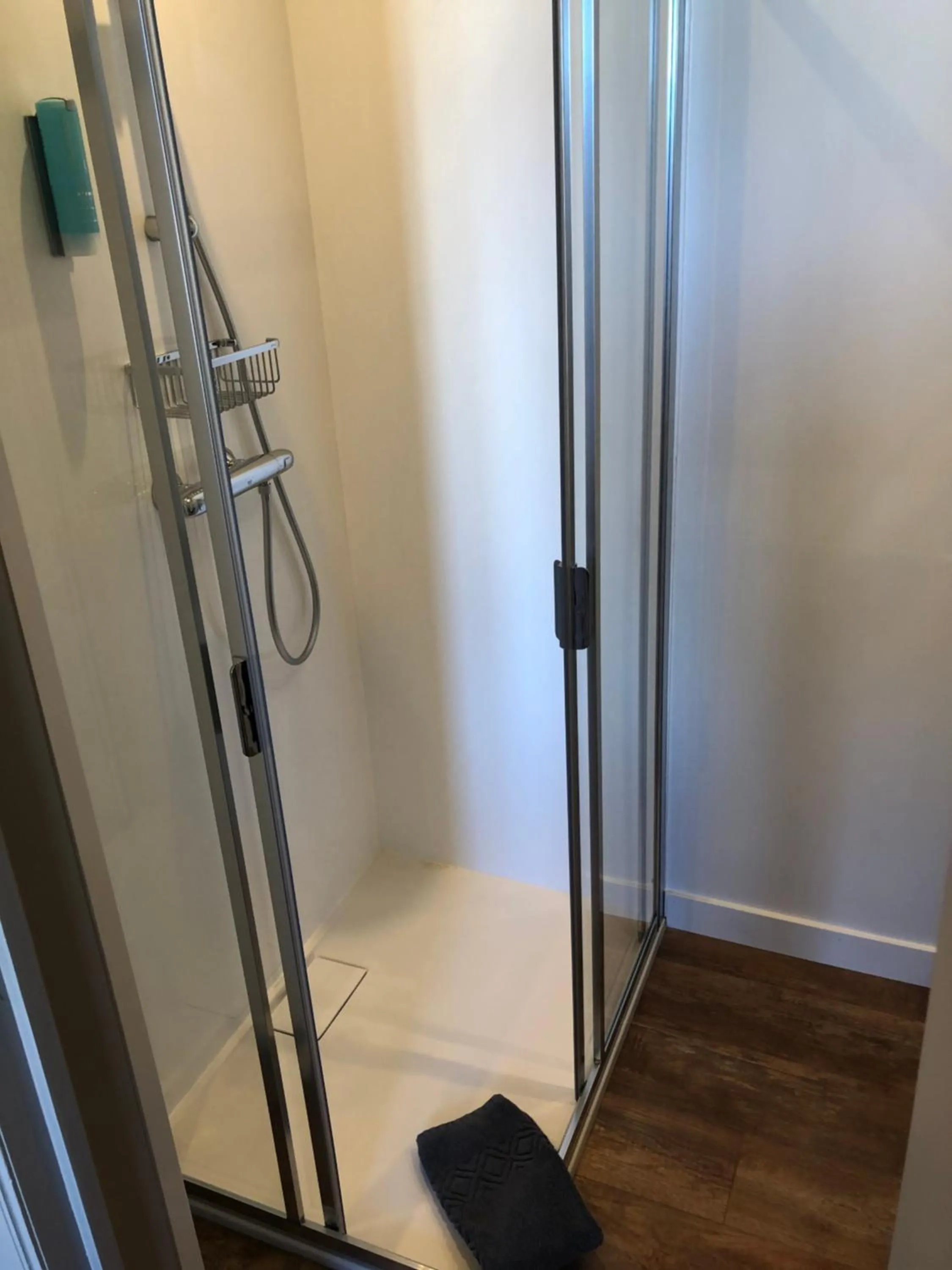 Shower in Hotel Asiris