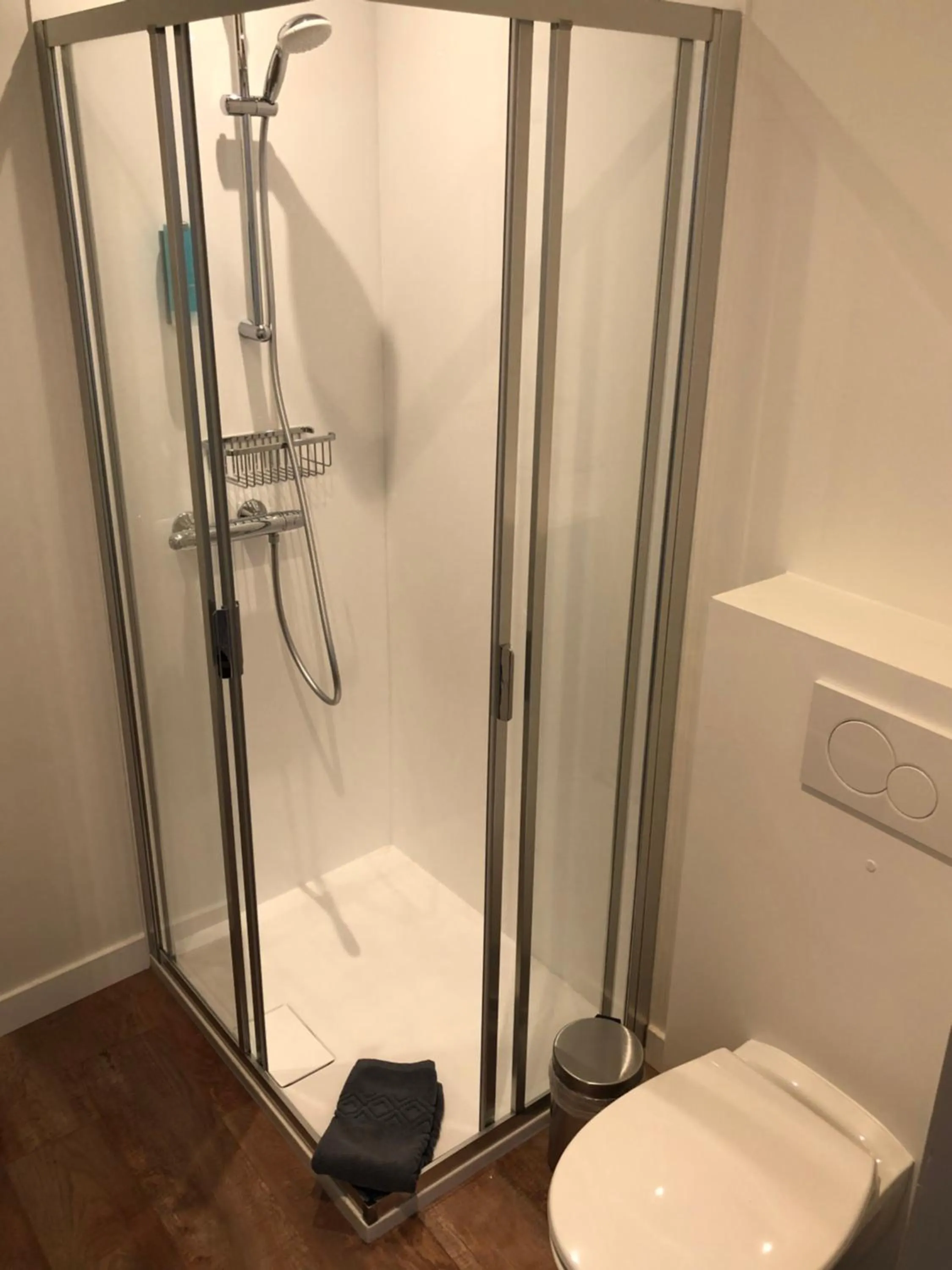 Shower in Hotel Asiris