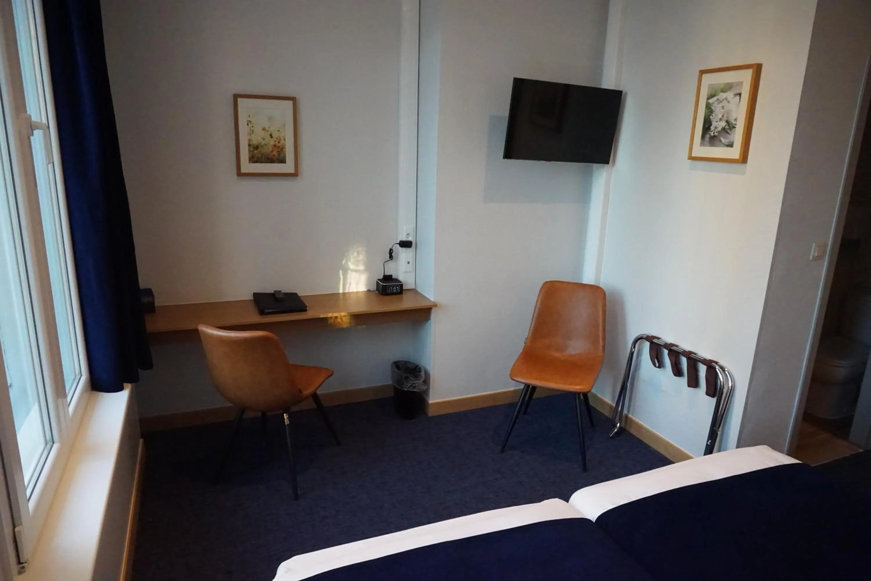 Photo of the whole room, Bed in Hotel Asiris