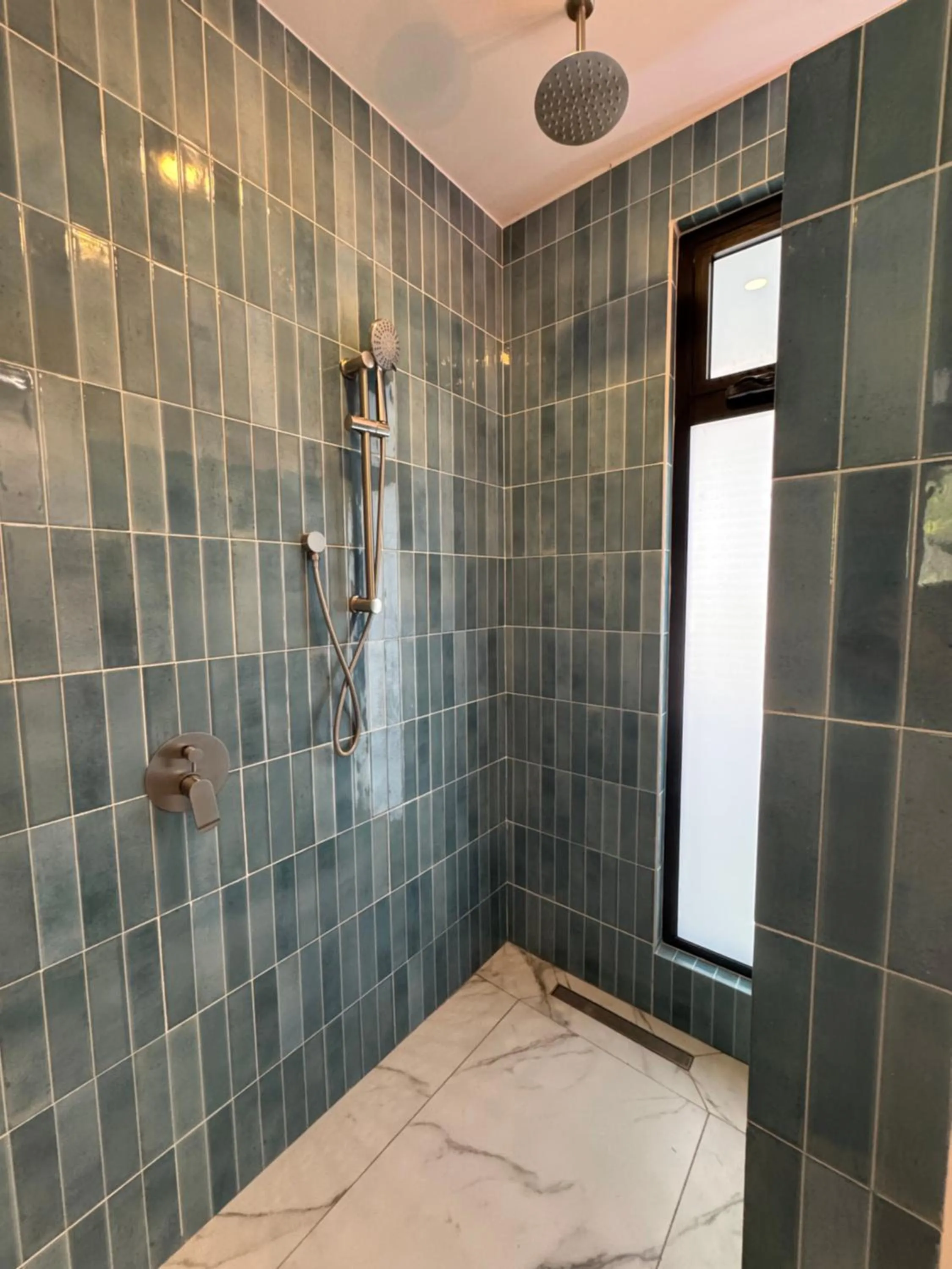 Shower in Tamarindo Sunshine