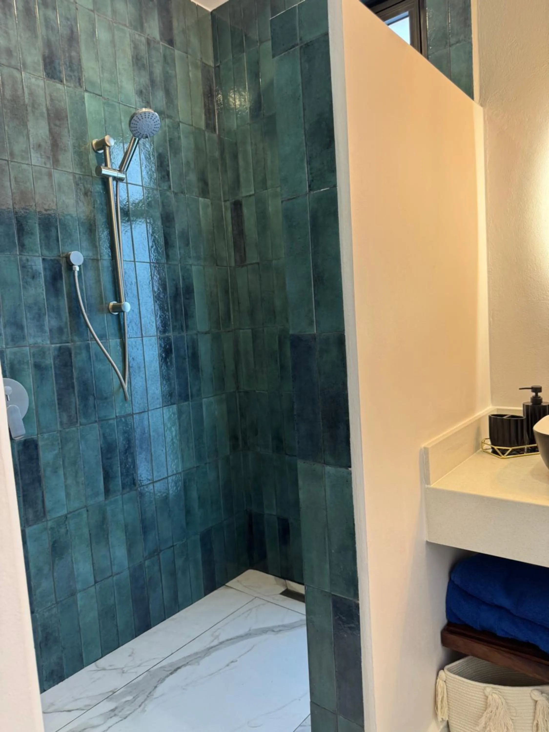 Shower in Tamarindo Sunshine