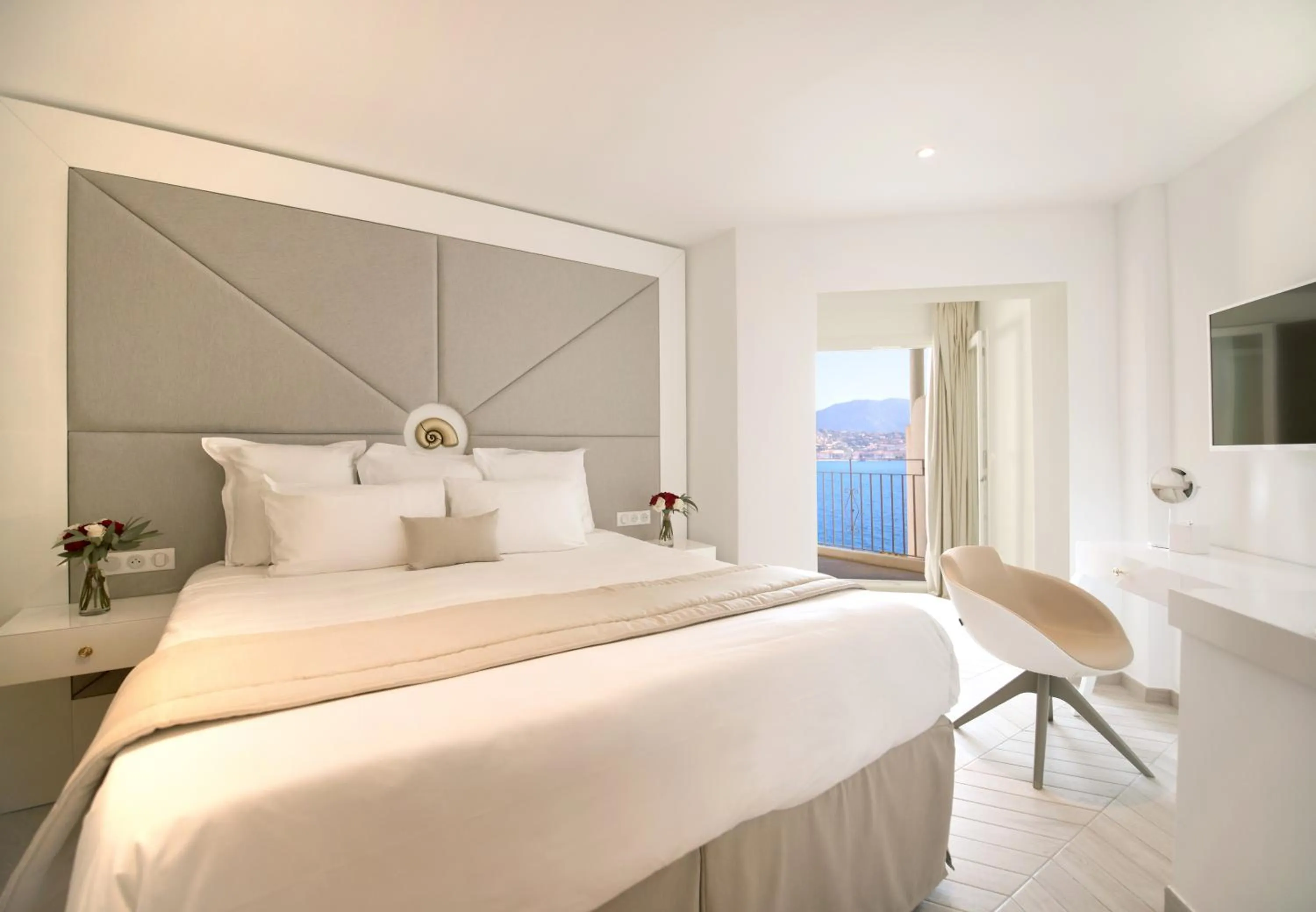 Bed in Hôtel Marinca & Spa