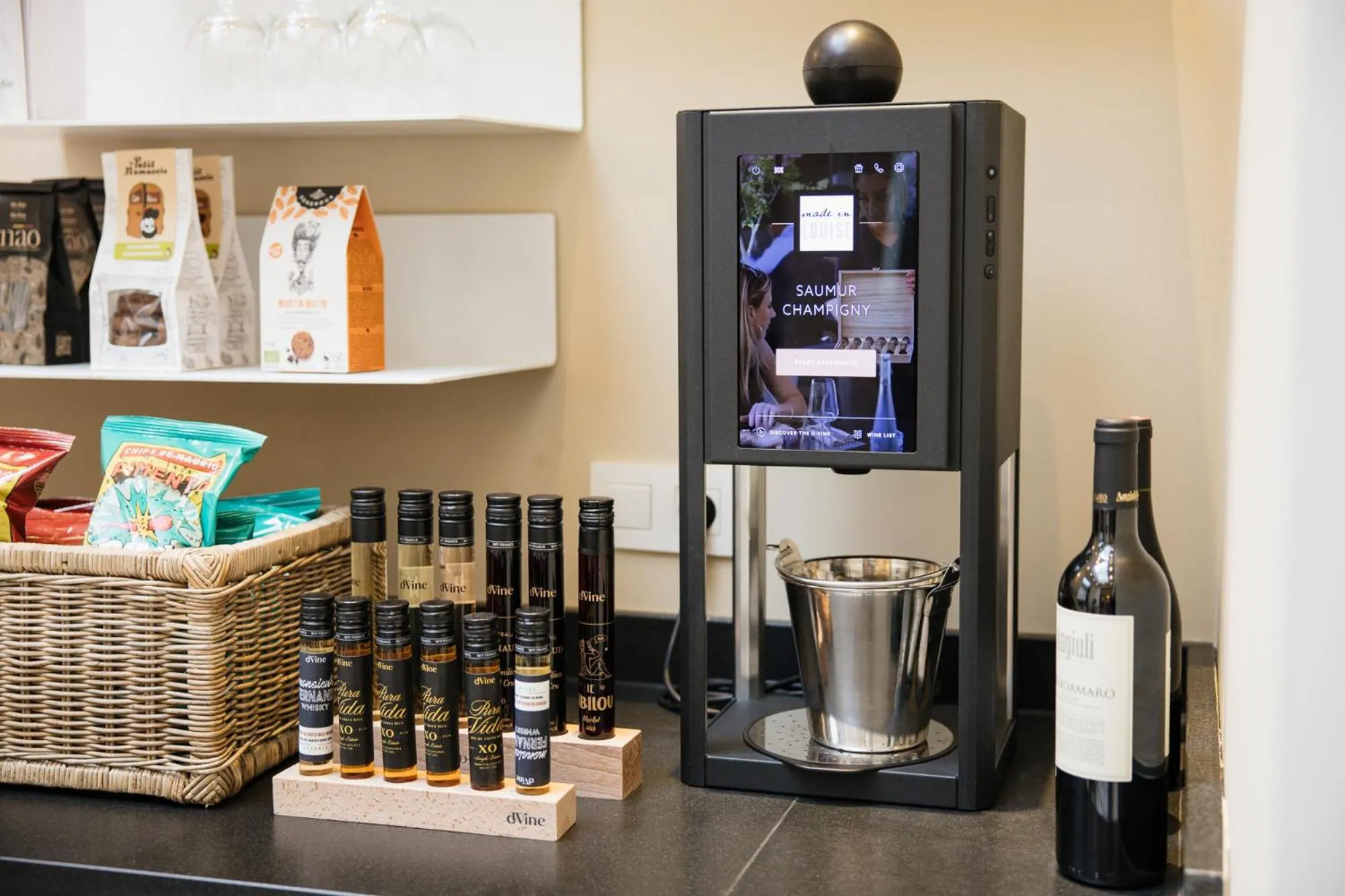 Food and drinks in Hotel Made In Louise