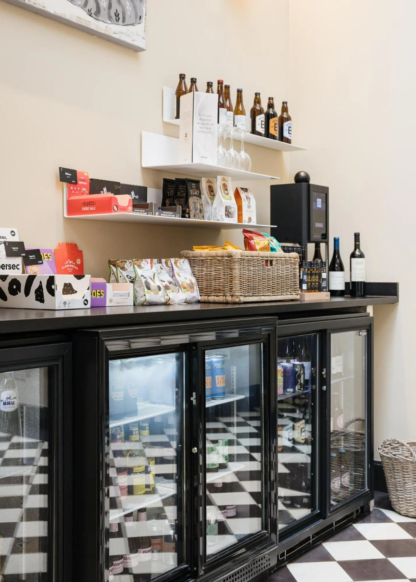 Food and drinks in Hotel Made In Louise