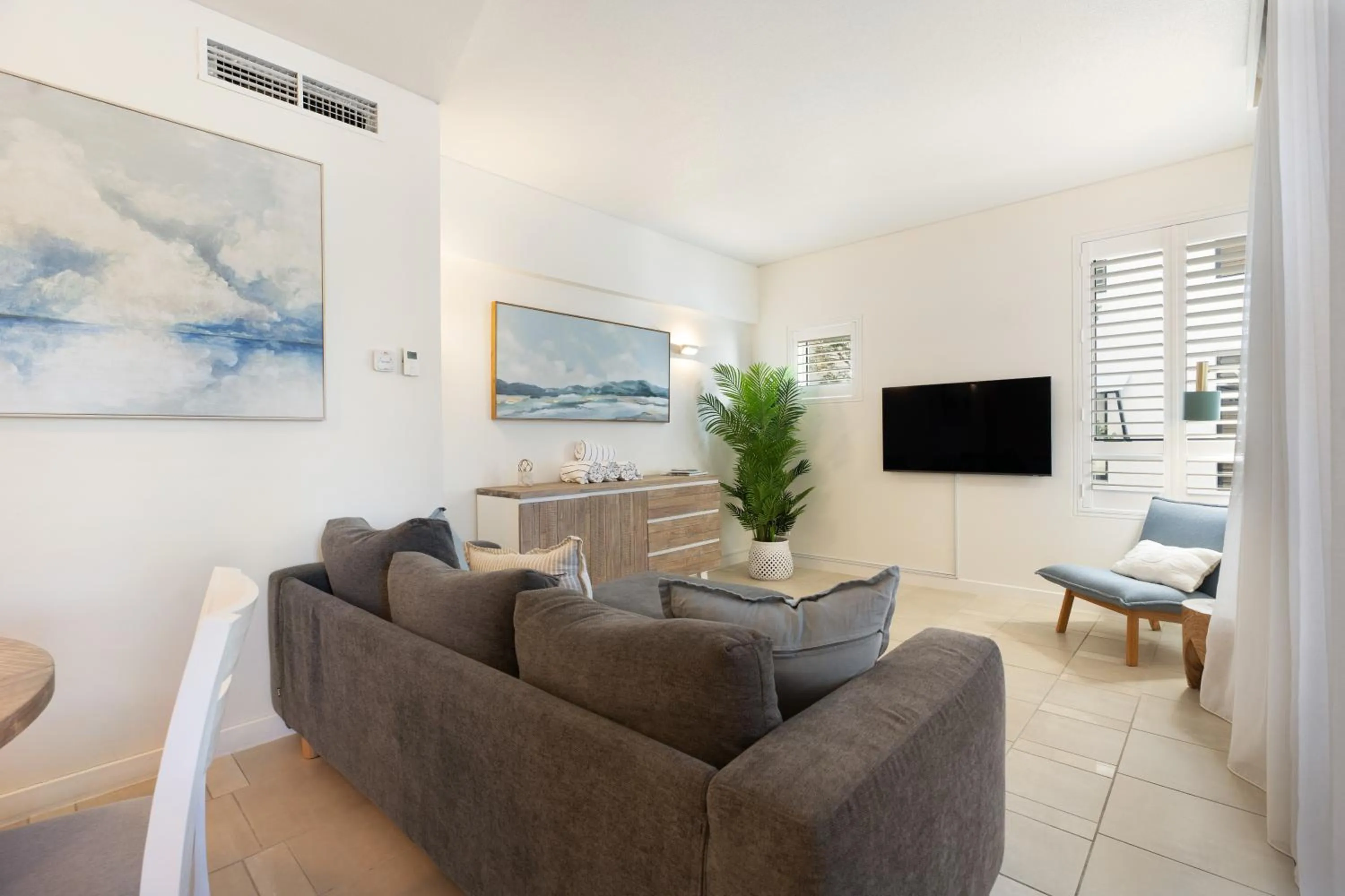 Living room in Laguna on Hastings