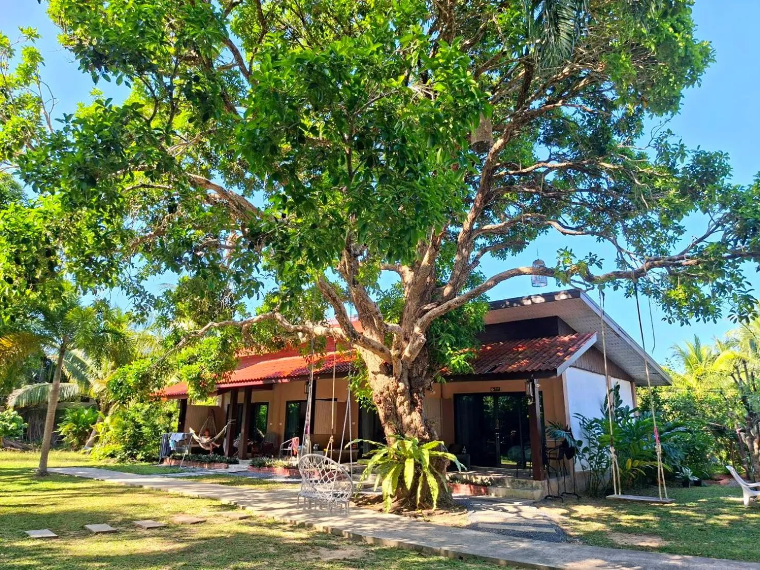 Baan Suan Rim Klong Resort