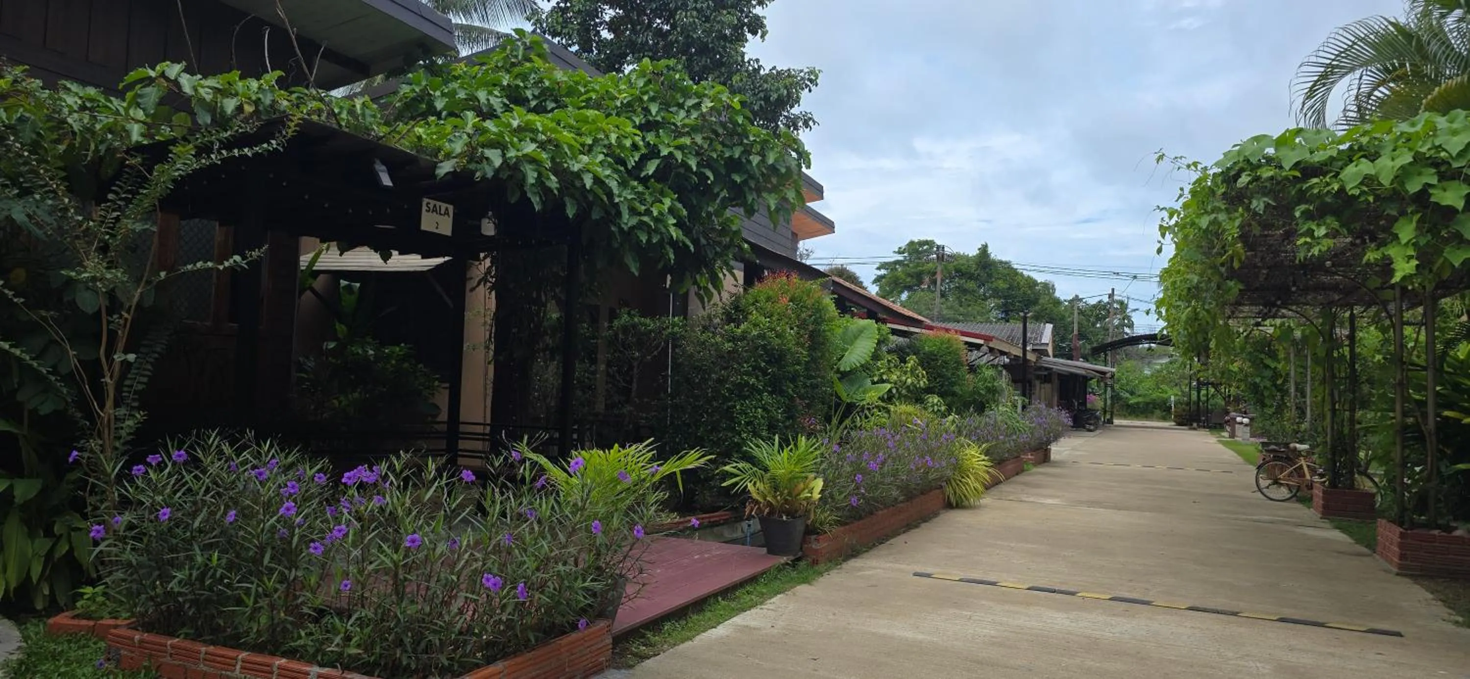 Baan Suan Rim Klong Resort