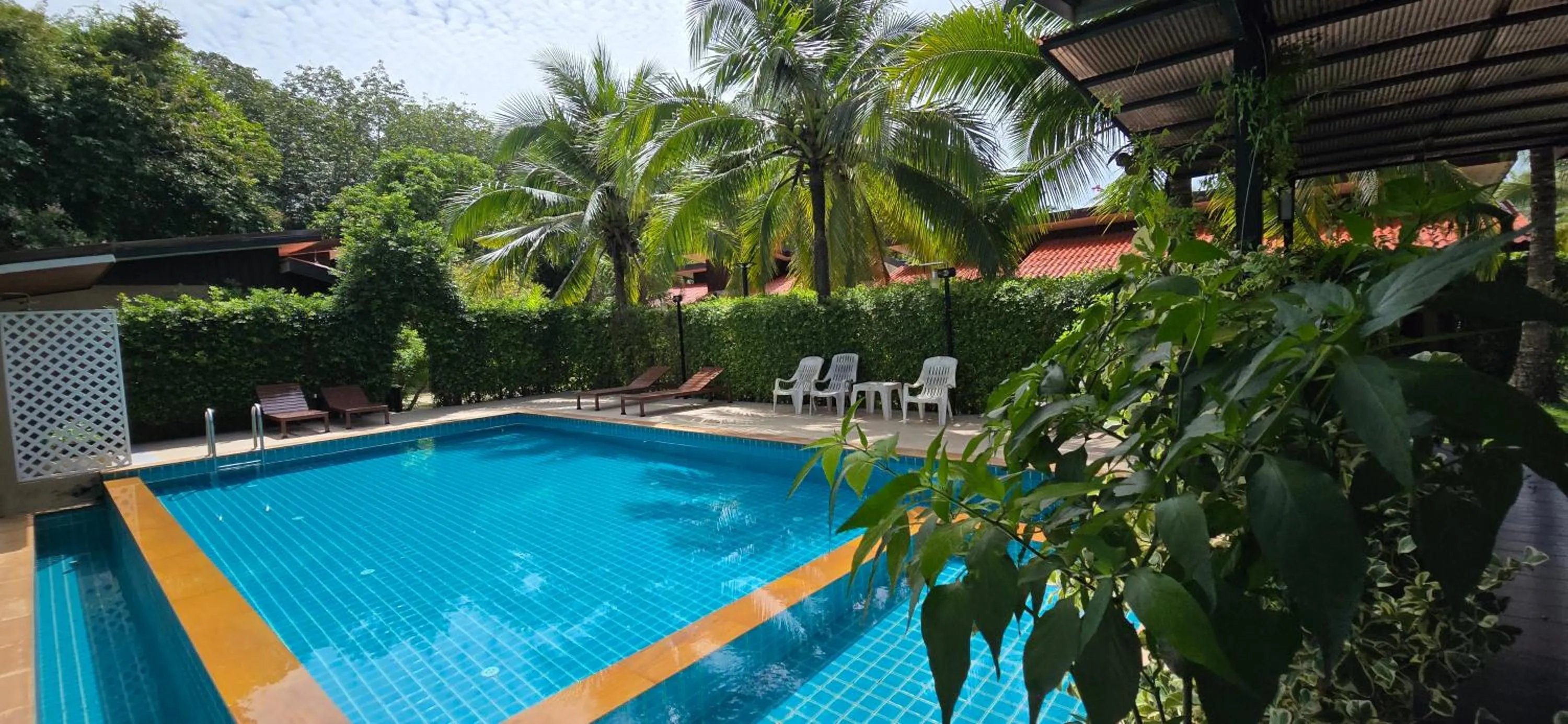 Baan Suan Rim Klong Resort