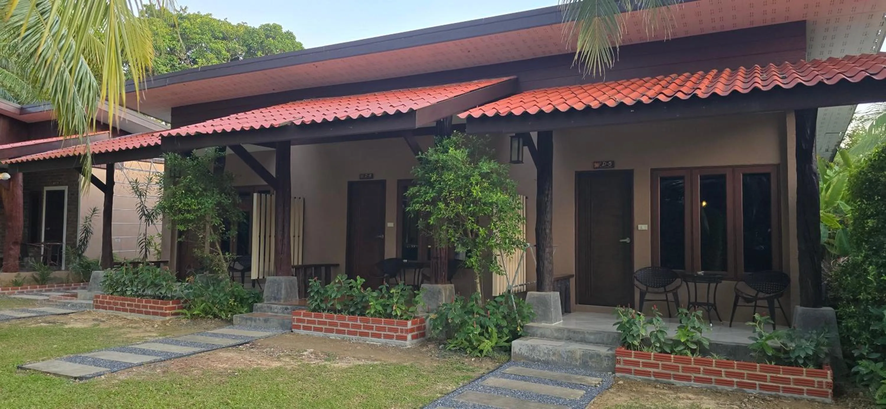 Baan Suan Rim Klong Resort