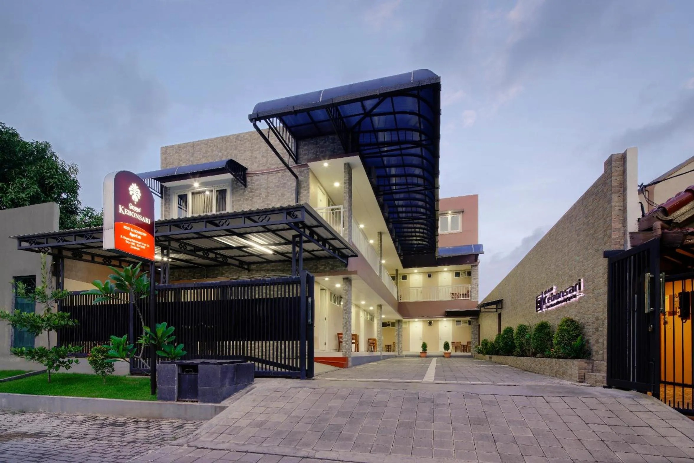 Property building in Grand Kebonsari Guesthouse