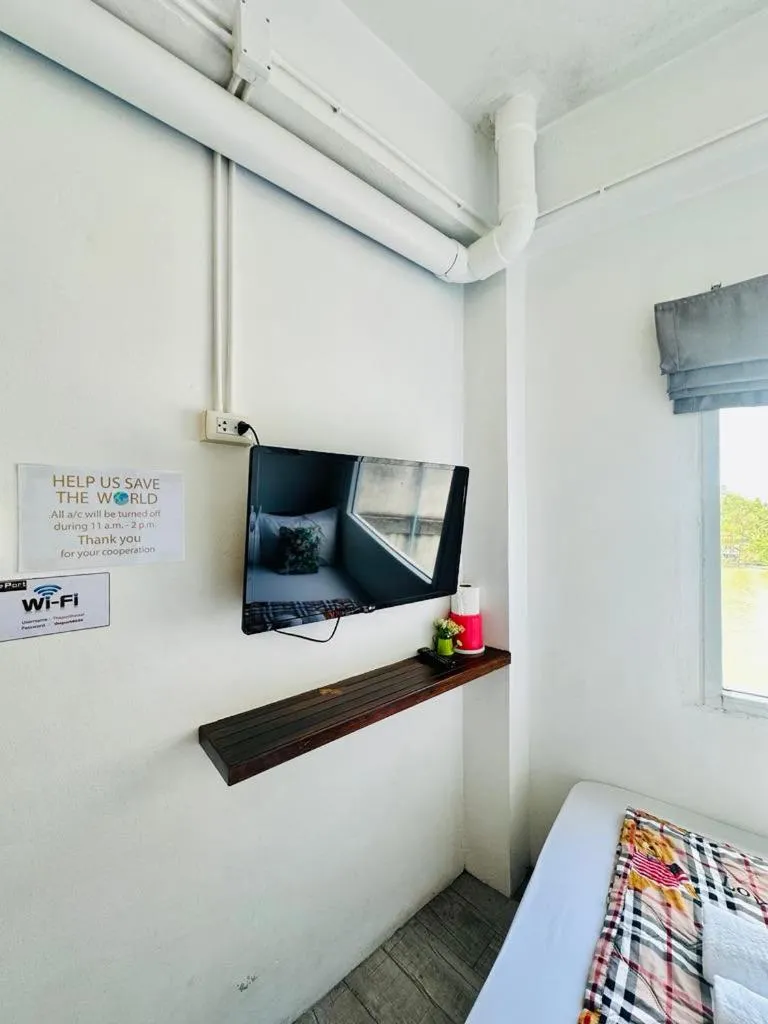 Bed in The Port Hostel