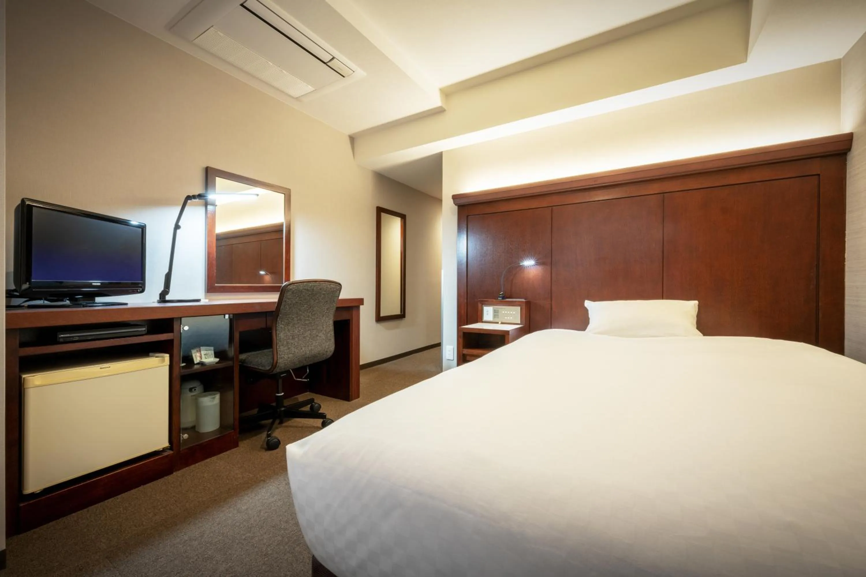 Photo of the whole room, Bed in Niigata Grand Hotel