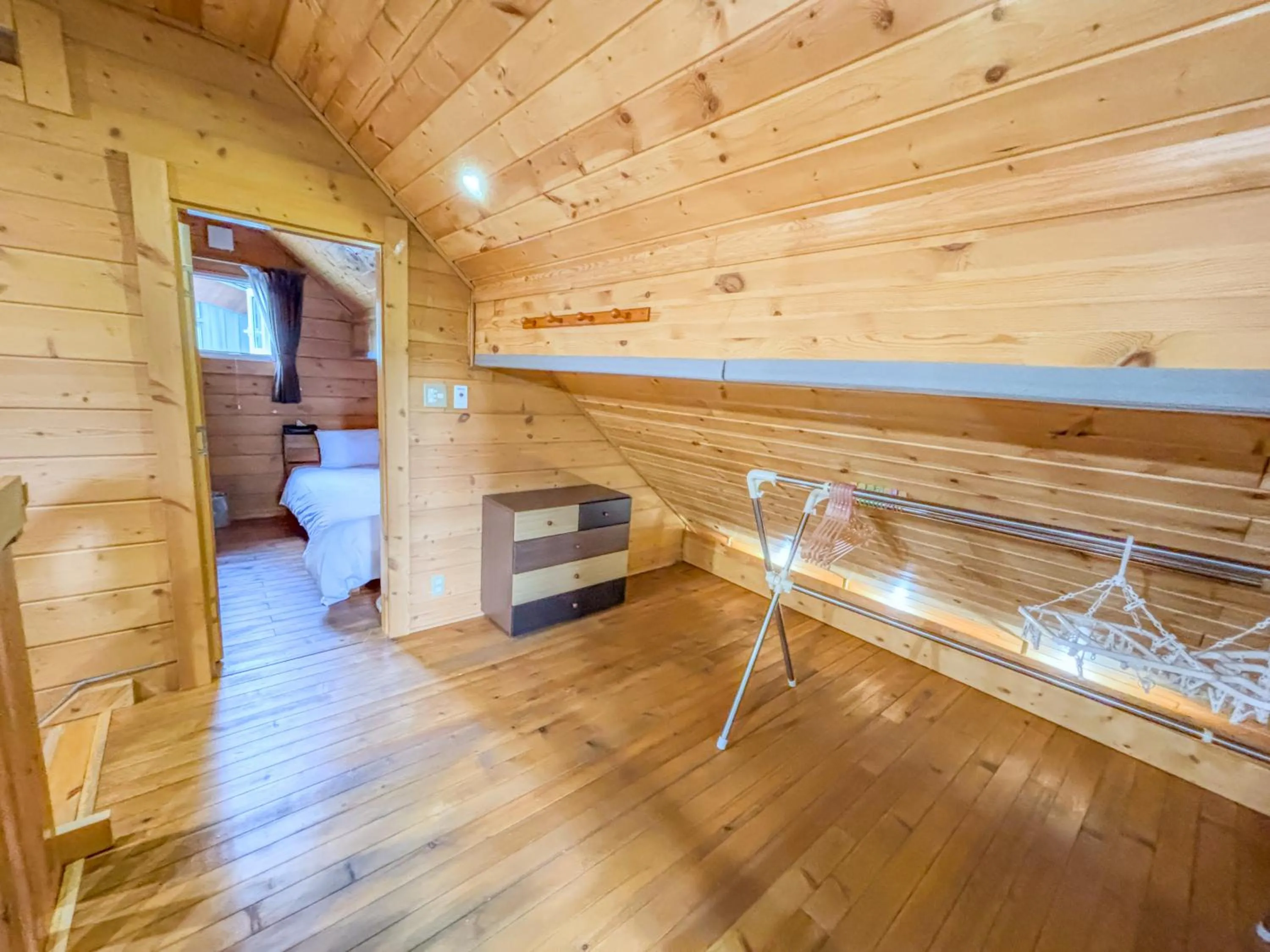 Bedroom, Bed in HAL Cottage