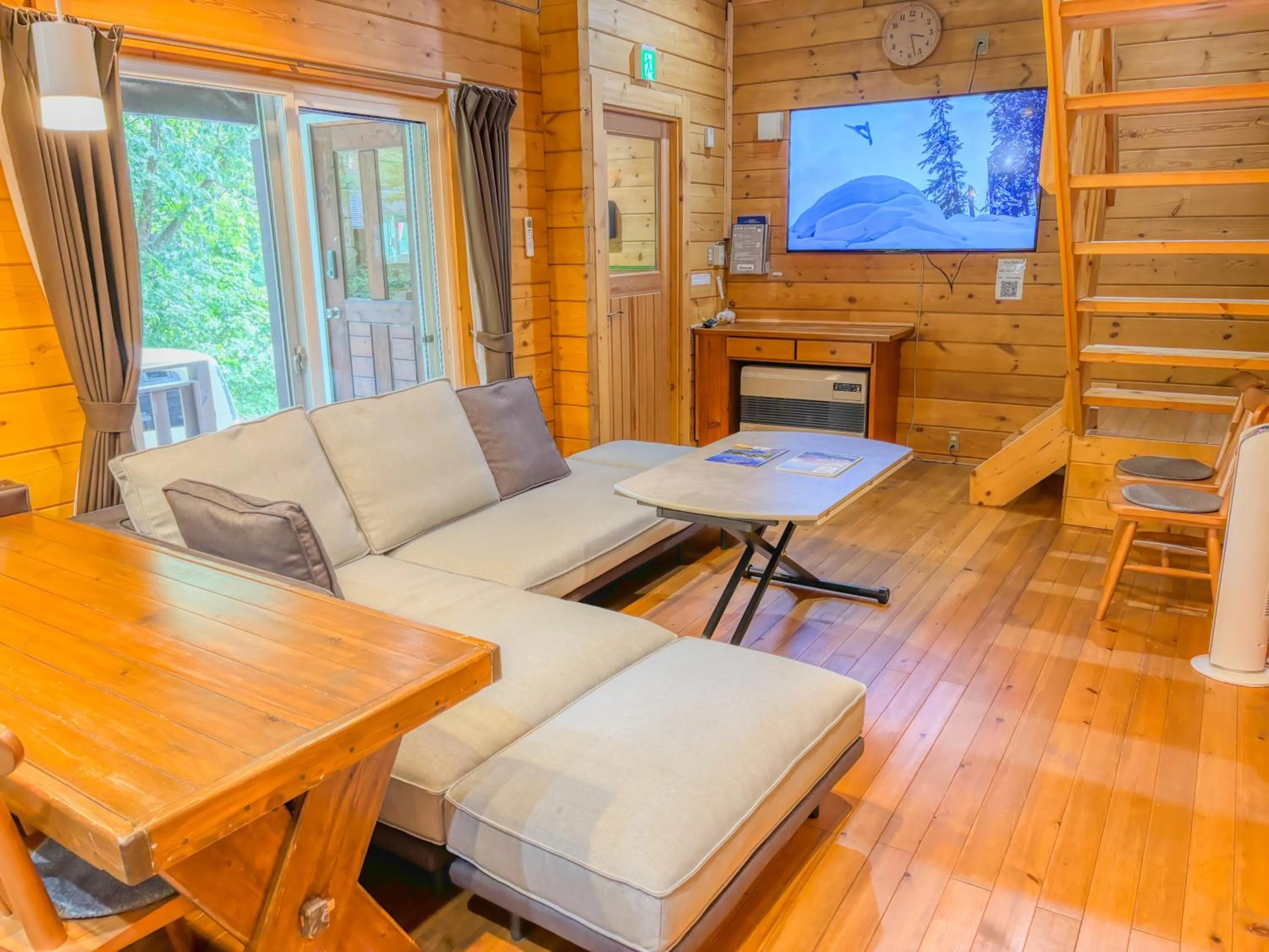 Communal lounge/ TV room in HAL Cottage