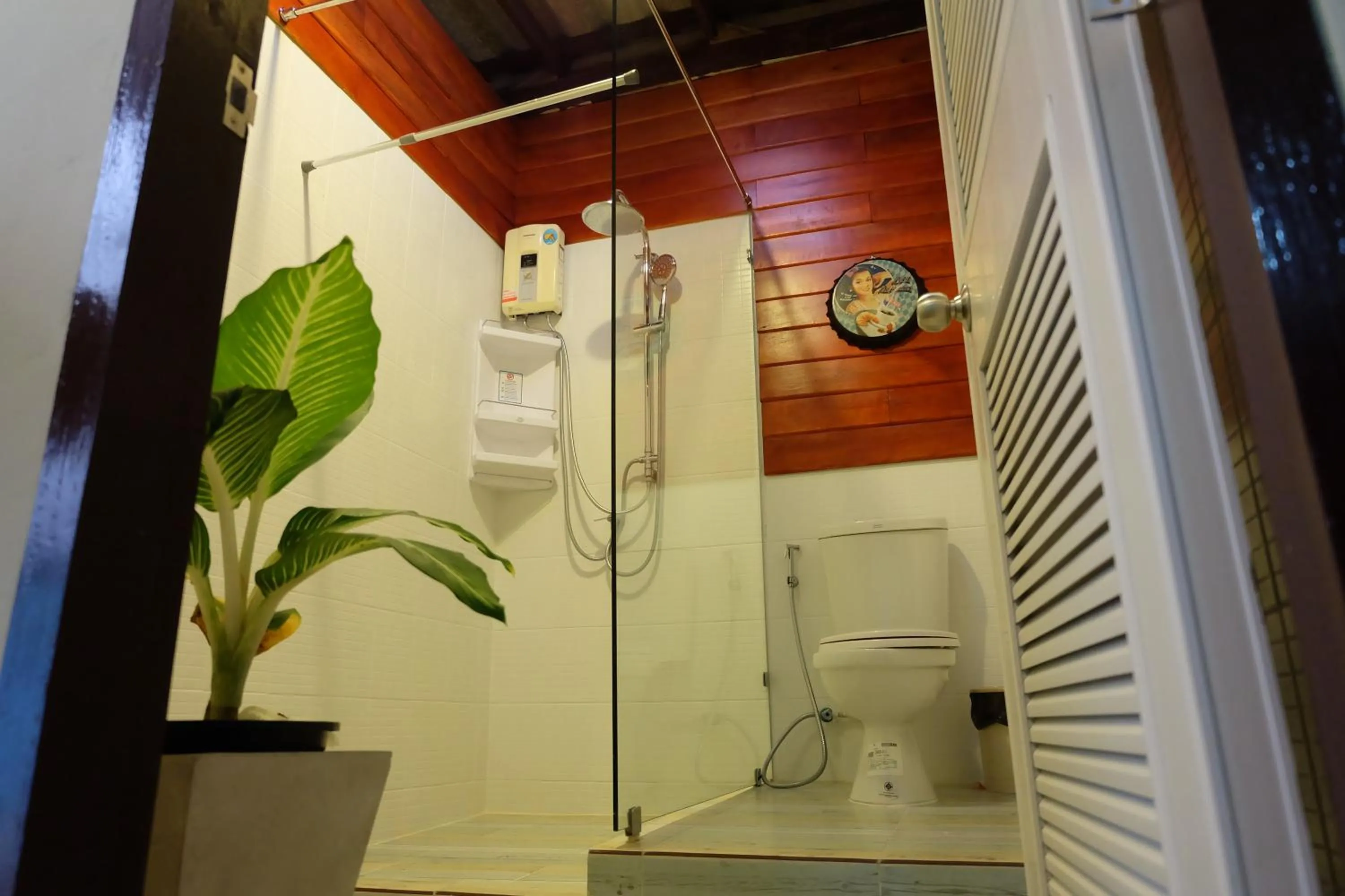 Bathroom in Sor Vorapin Muay Thai Home