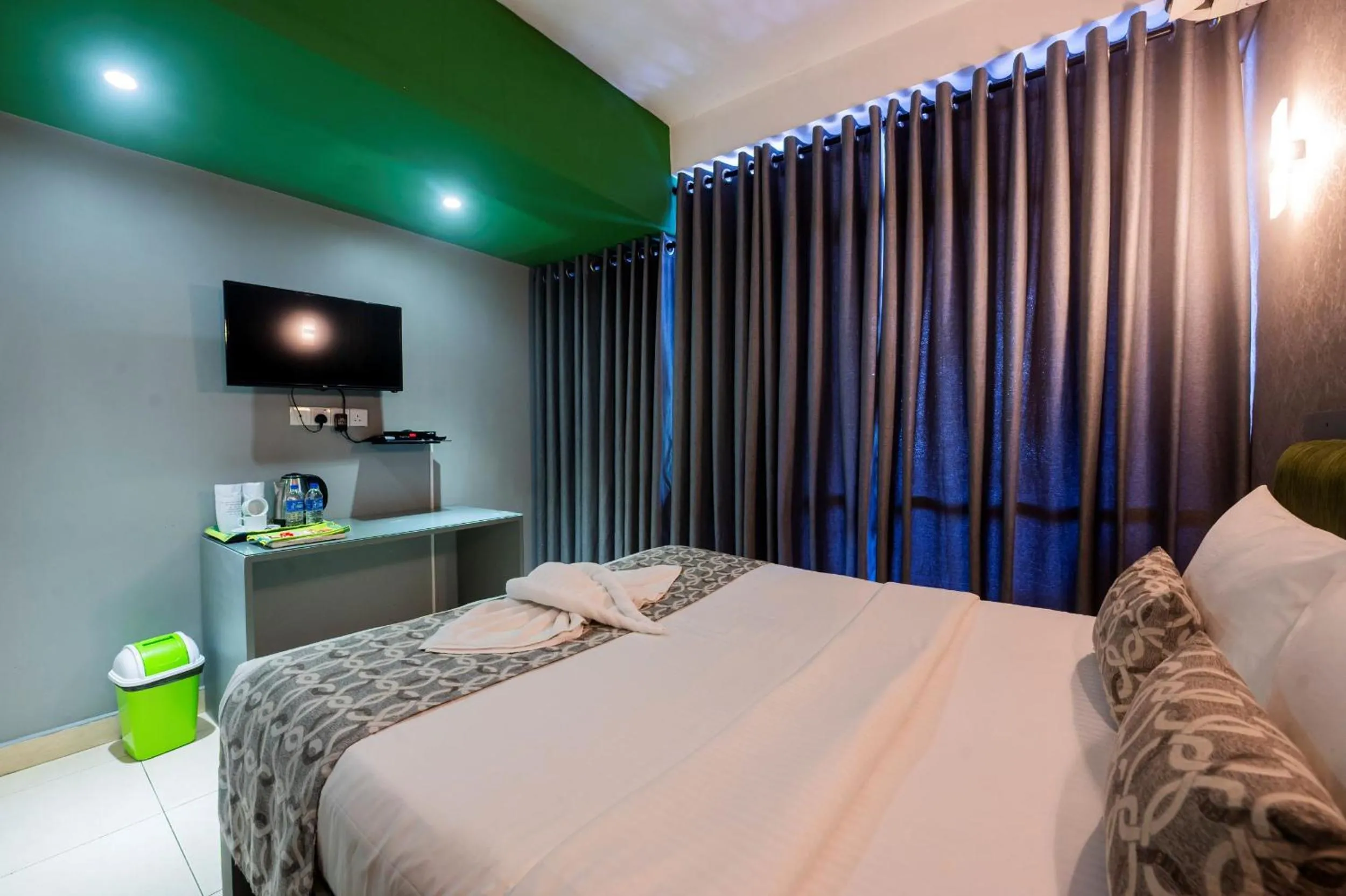 Bedroom, Bed in Thilhara Colombo