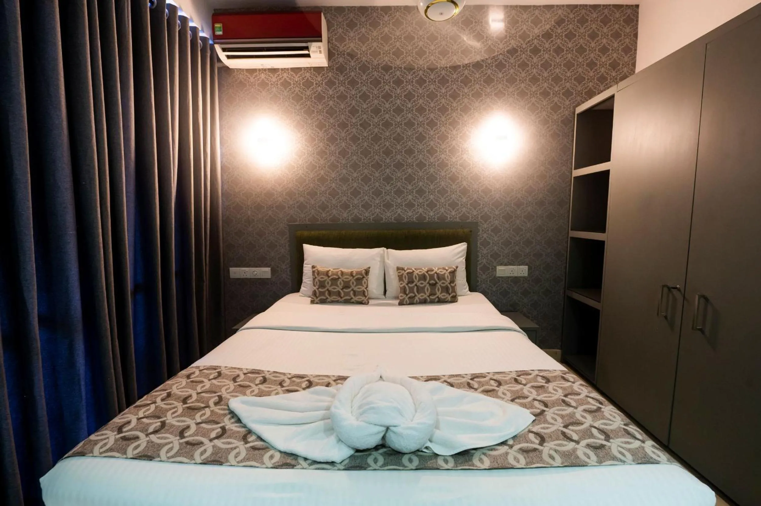 air conditioner, Bed in Thilhara Colombo