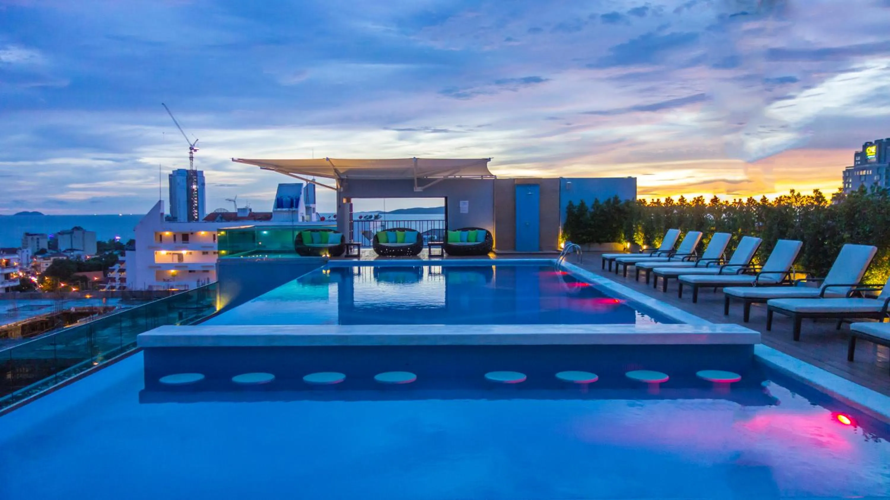 Swimming pool in Unique Regency Pattaya