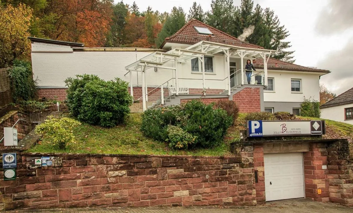 Property building in Villa Bruderfels, Garni