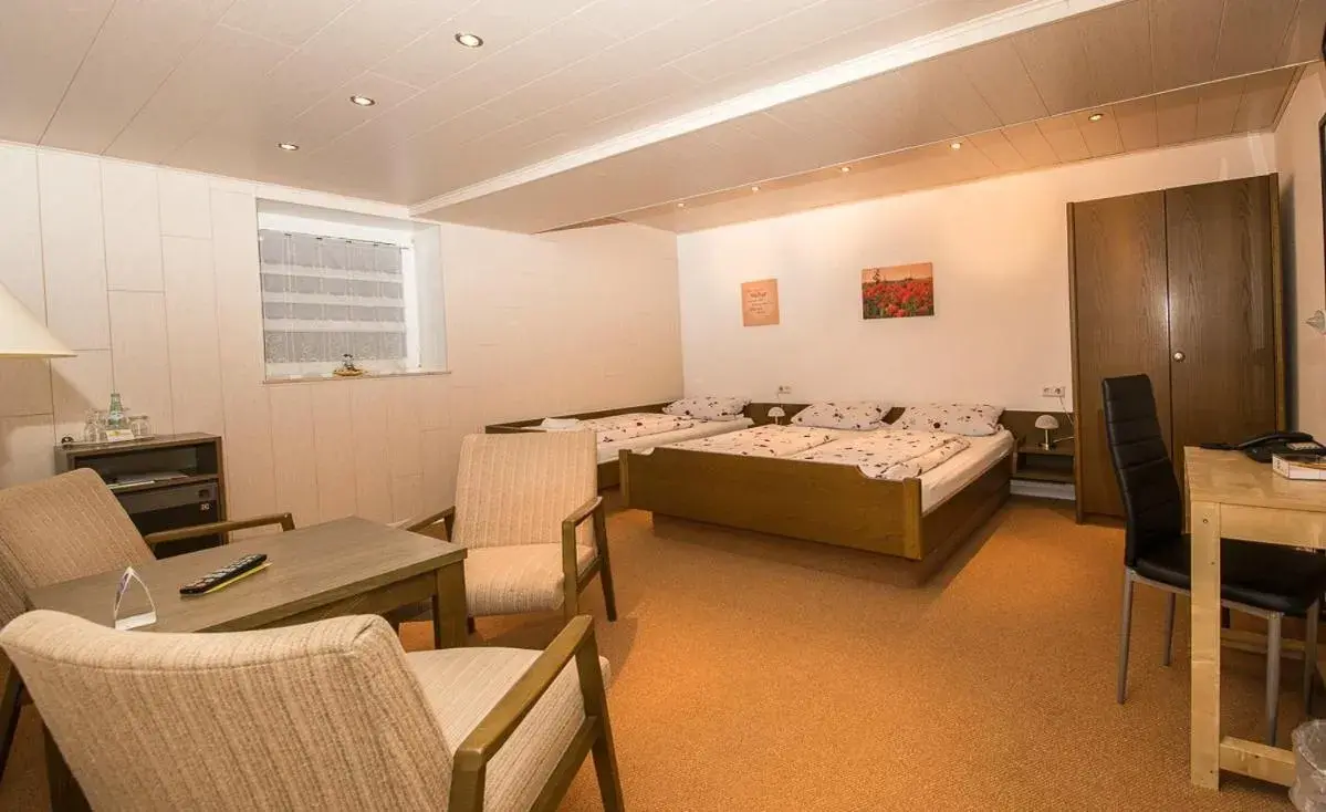 Triple Room with Shower - single occupancy in Villa Bruderfels, Garni Triple Room with Shower - single occupancy in Villa Bruderfels, Garni