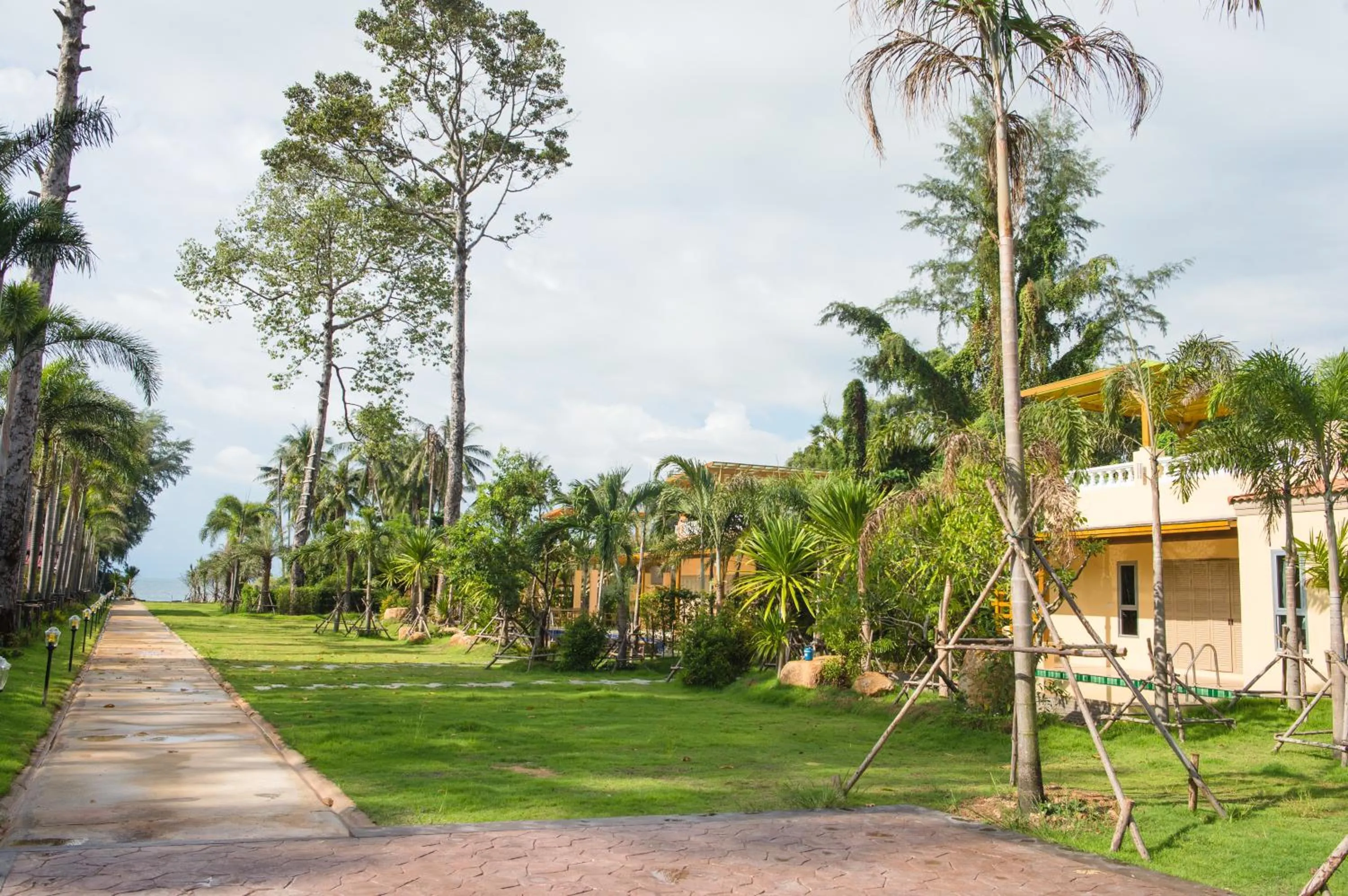 Garden in Villa Blanca Hotel & Restaurant
