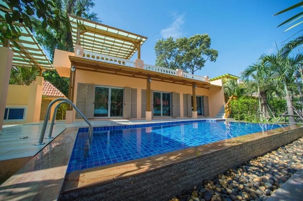 Swimming pool in Villa Blanca Hotel & Restaurant