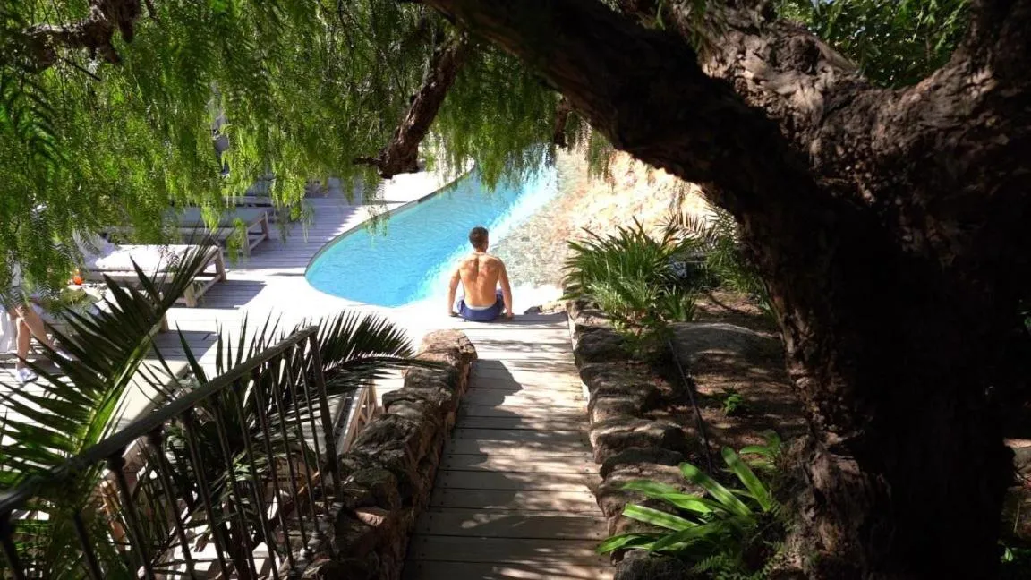 Swimming pool in Hôtel Le Roi Théodore & Spa