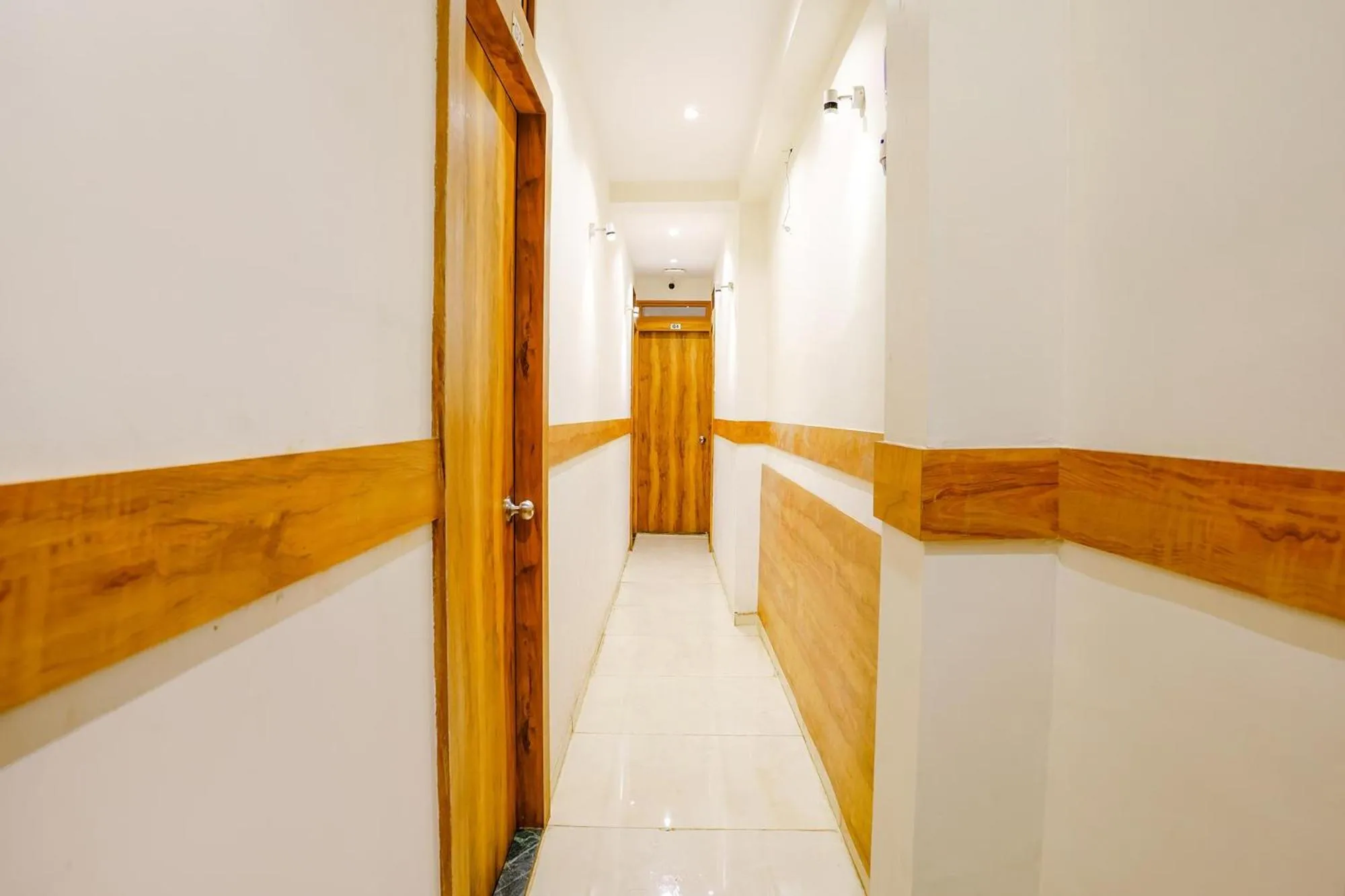 Lobby or reception in FabHotel Indore Palace