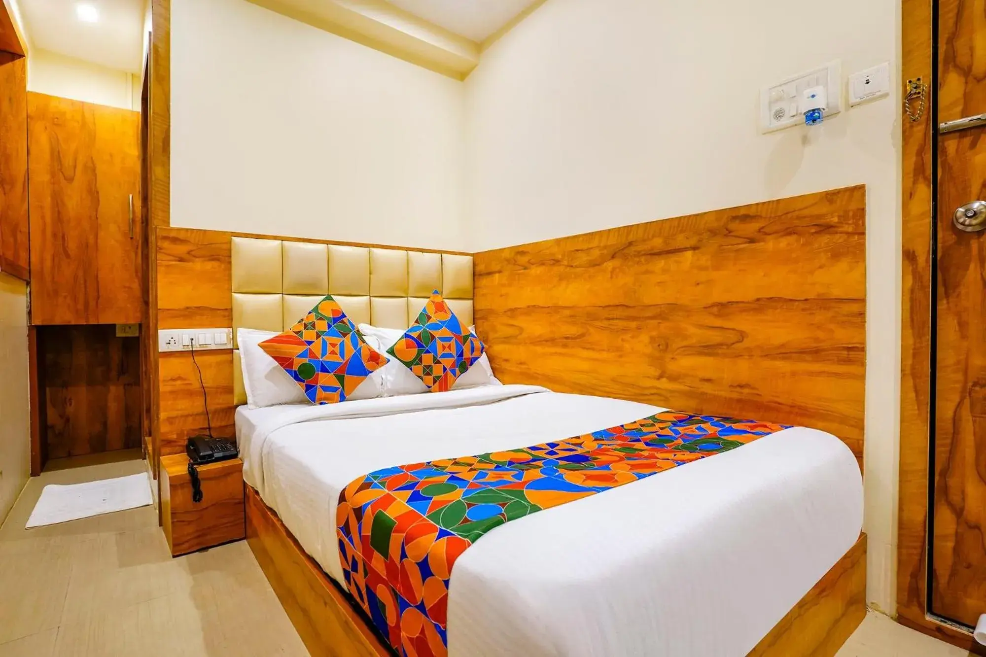 Deluxe Room - single occupancy in FabHotel Indore Palace Deluxe Room - single occupancy in FabHotel Indore Palace