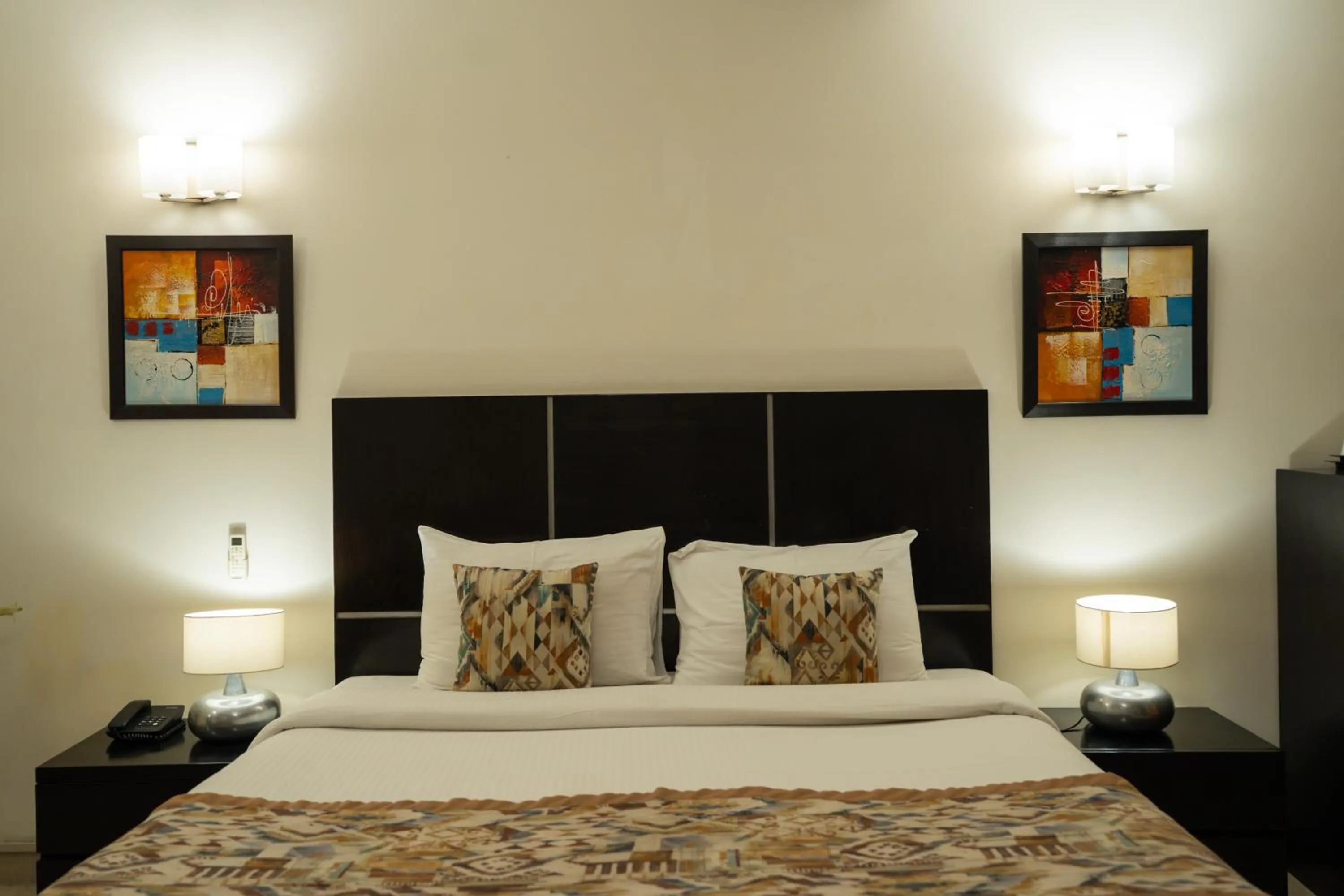 Bed in Ahuja Residency Cyber City I