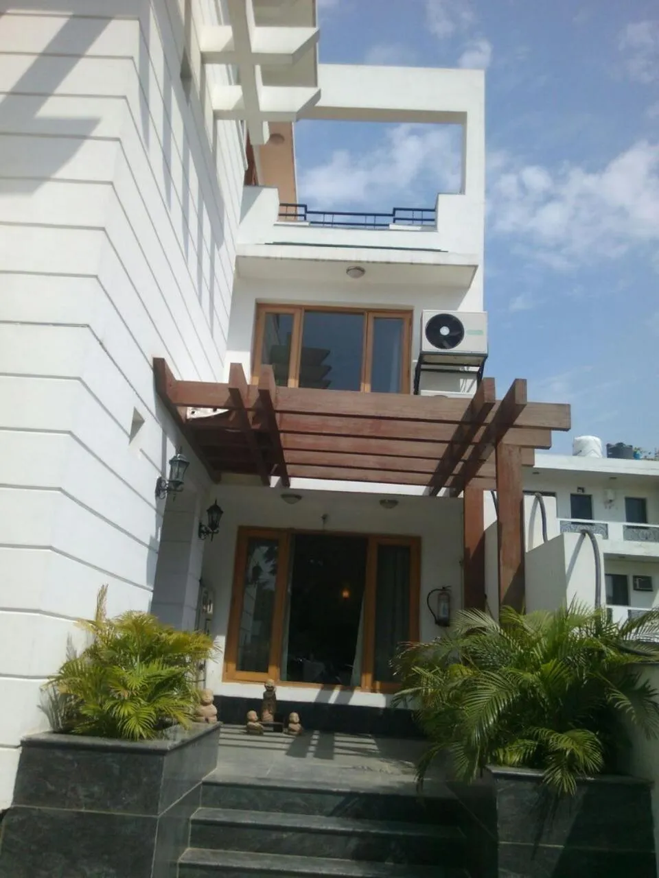 Property building in Ahuja Residency Cyber City I