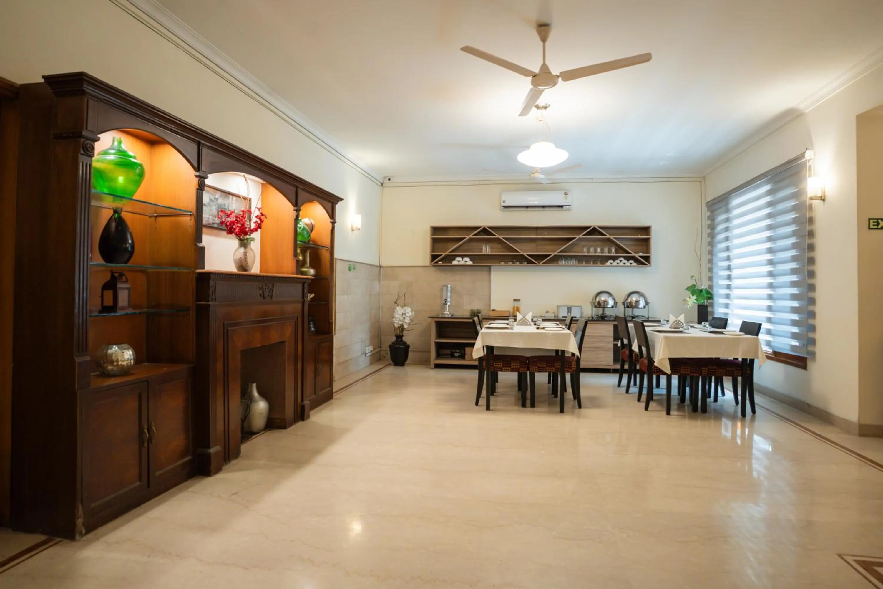 Restaurant/places to eat in Ahuja Residency Cyber City I