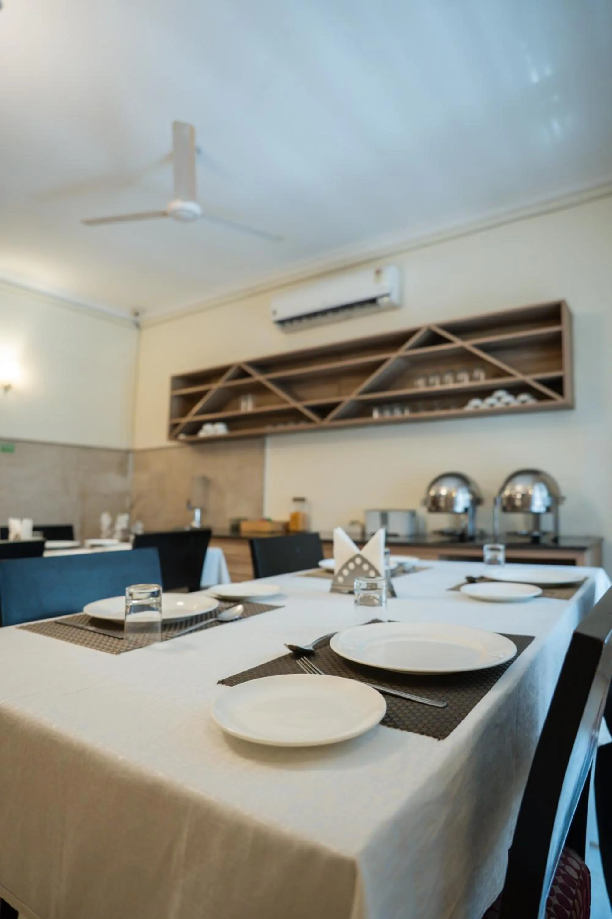 Restaurant/places to eat in Ahuja Residency Cyber City I