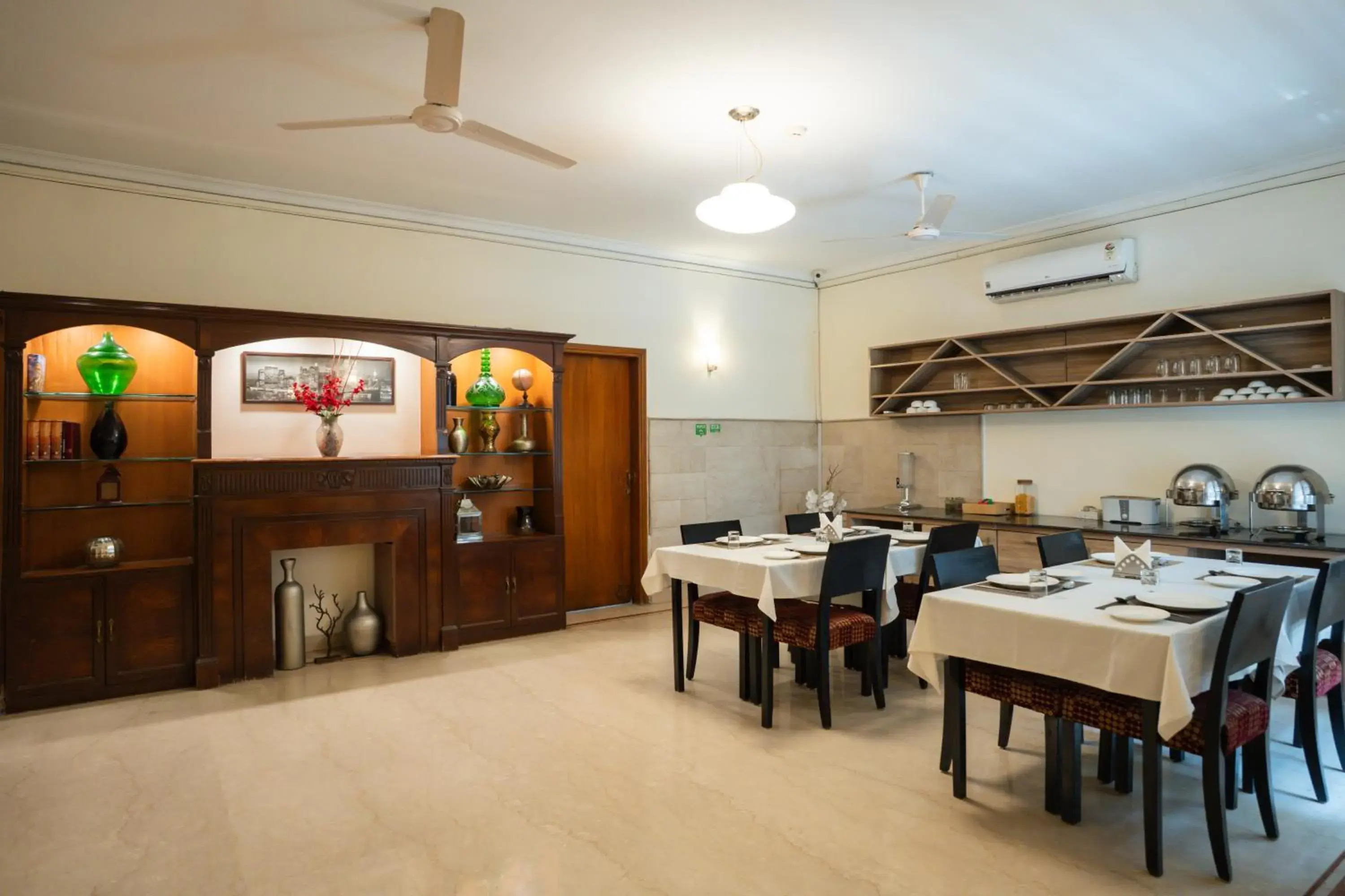 Restaurant/places to eat in Ahuja Residency Cyber City I Restaurant/places to eat in Ahuja Residency Cyber City I