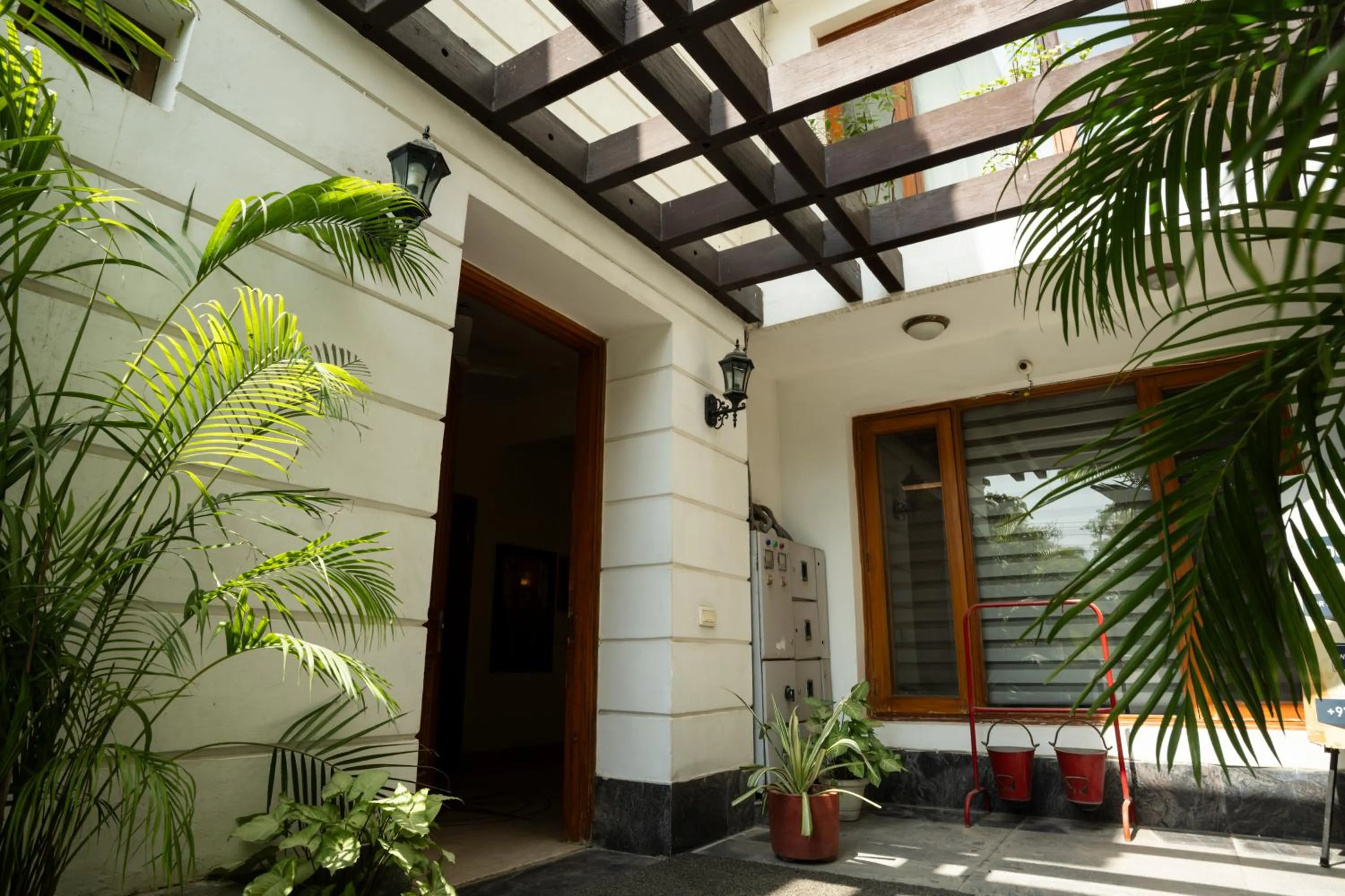 Facade/entrance in Ahuja Residency Cyber City I