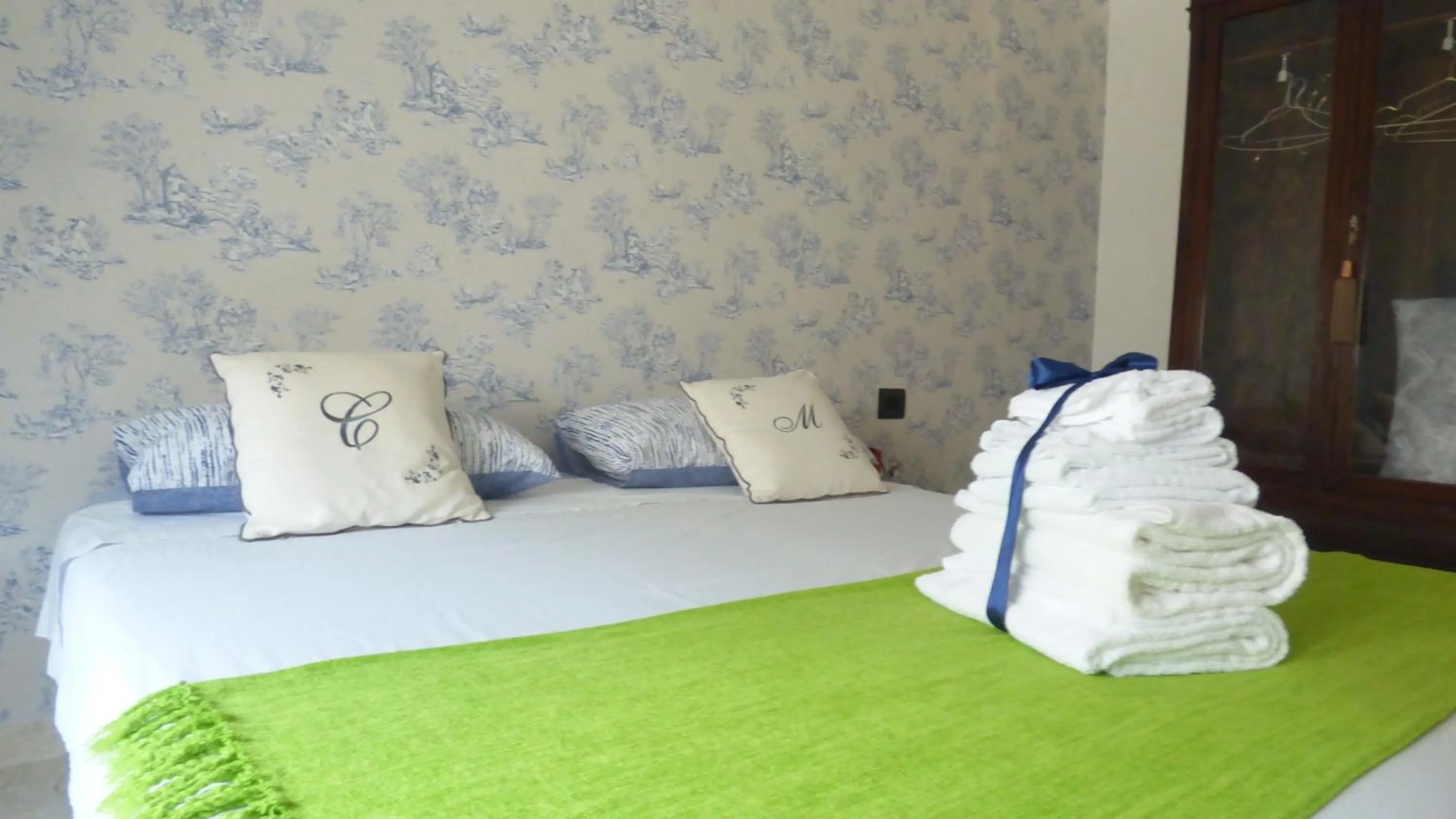 Photo of the whole room, Bed in Conte di Morelia